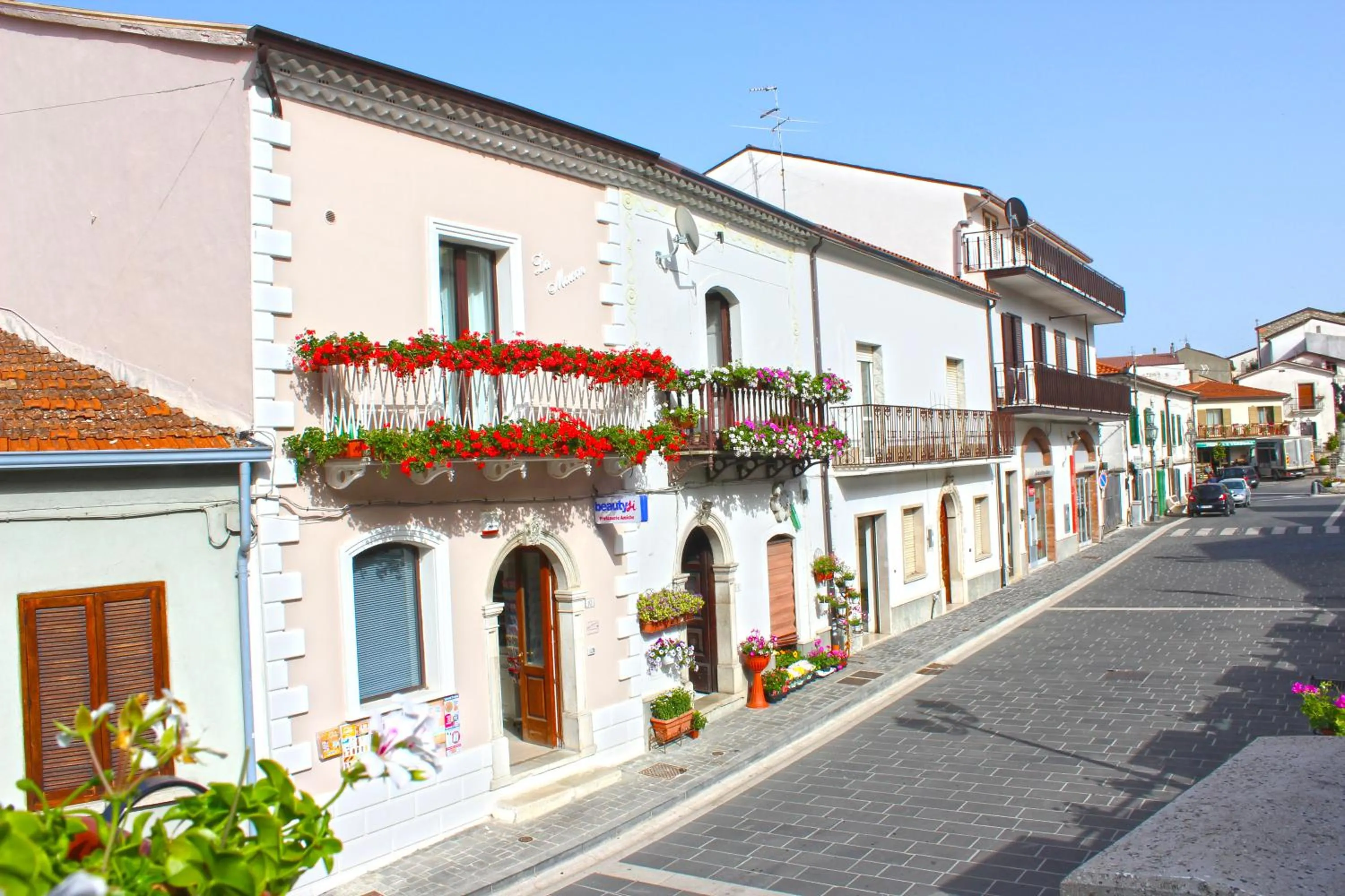 Facade/entrance in La Maison