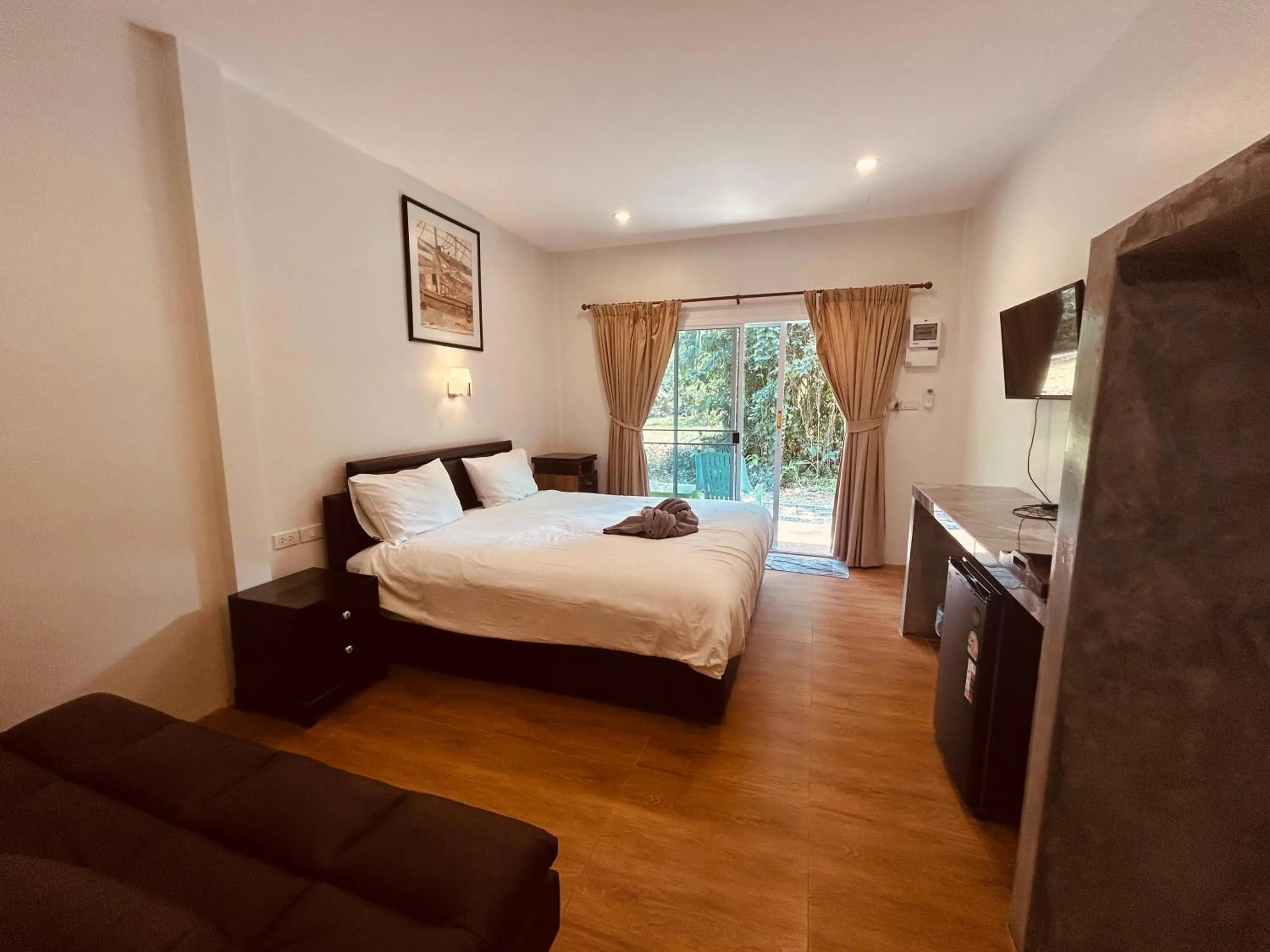 Bed in Pakmeng Beach Resort