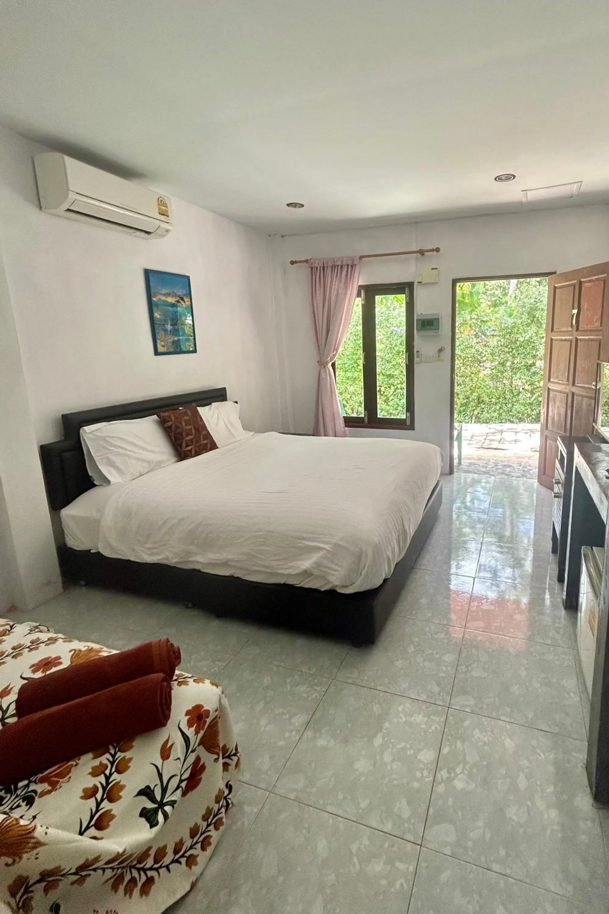 Bed in Pakmeng Beach Resort