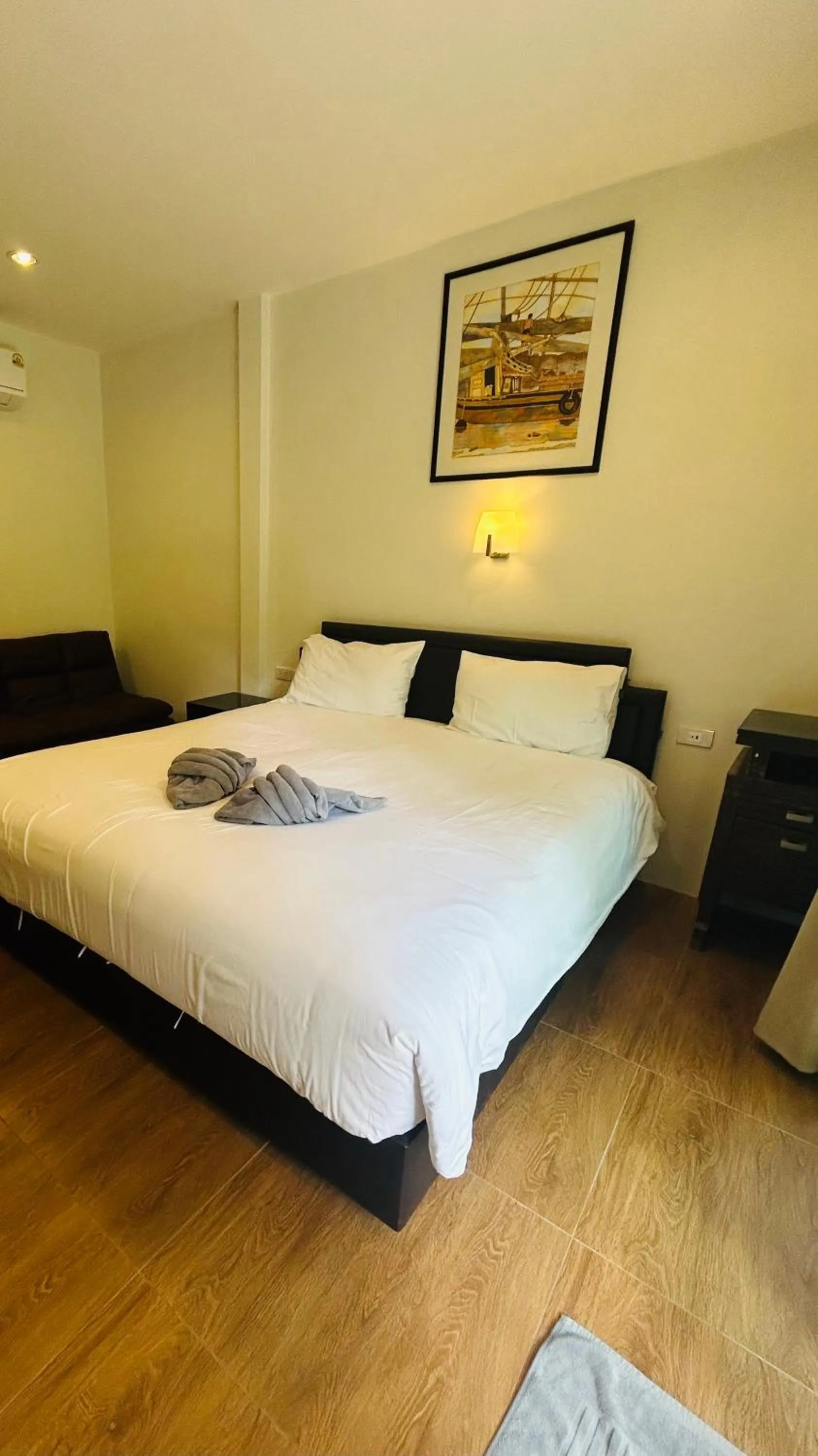 Bed in Pakmeng Beach Resort