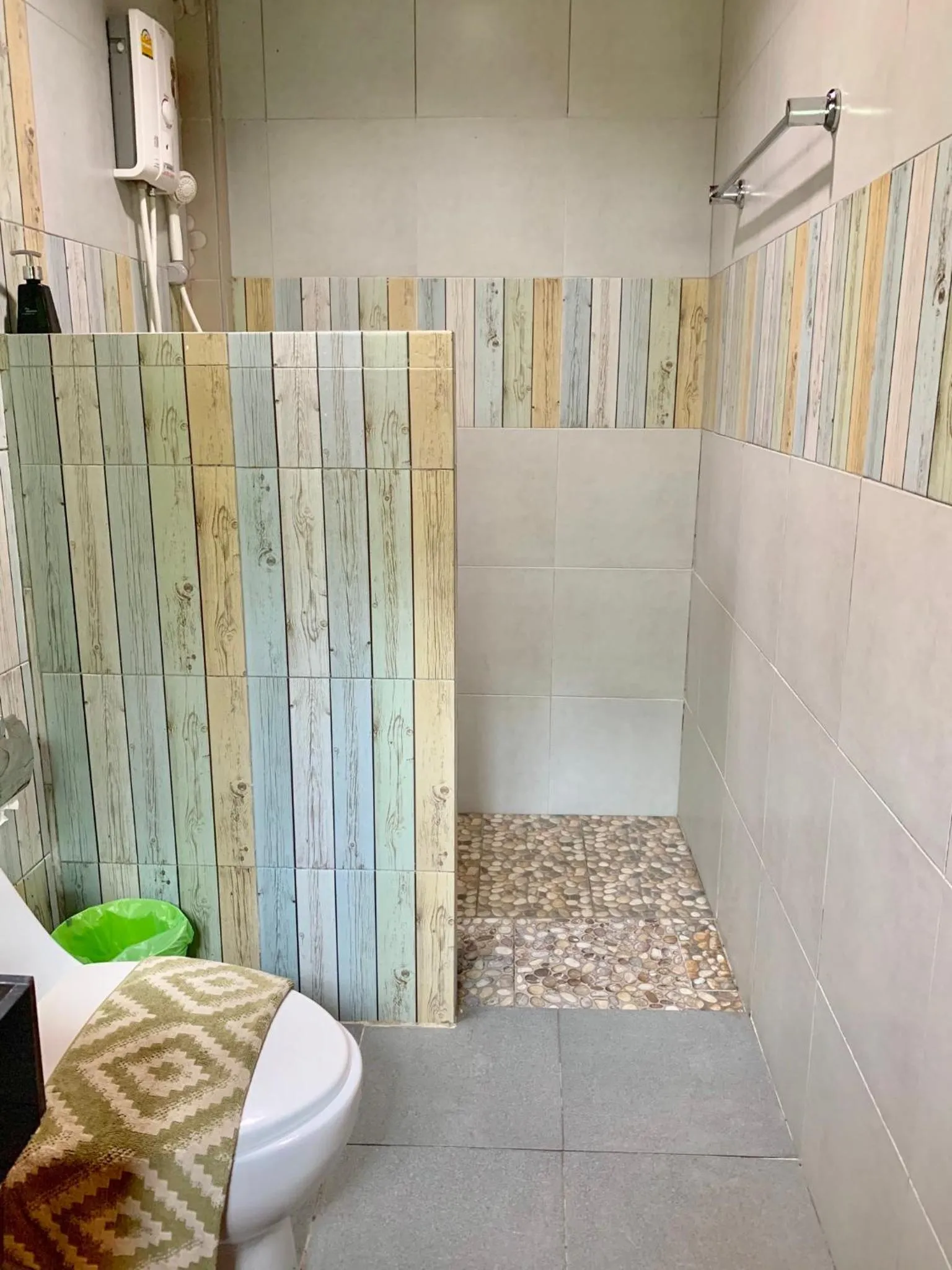 Pakmeng Beach Resort