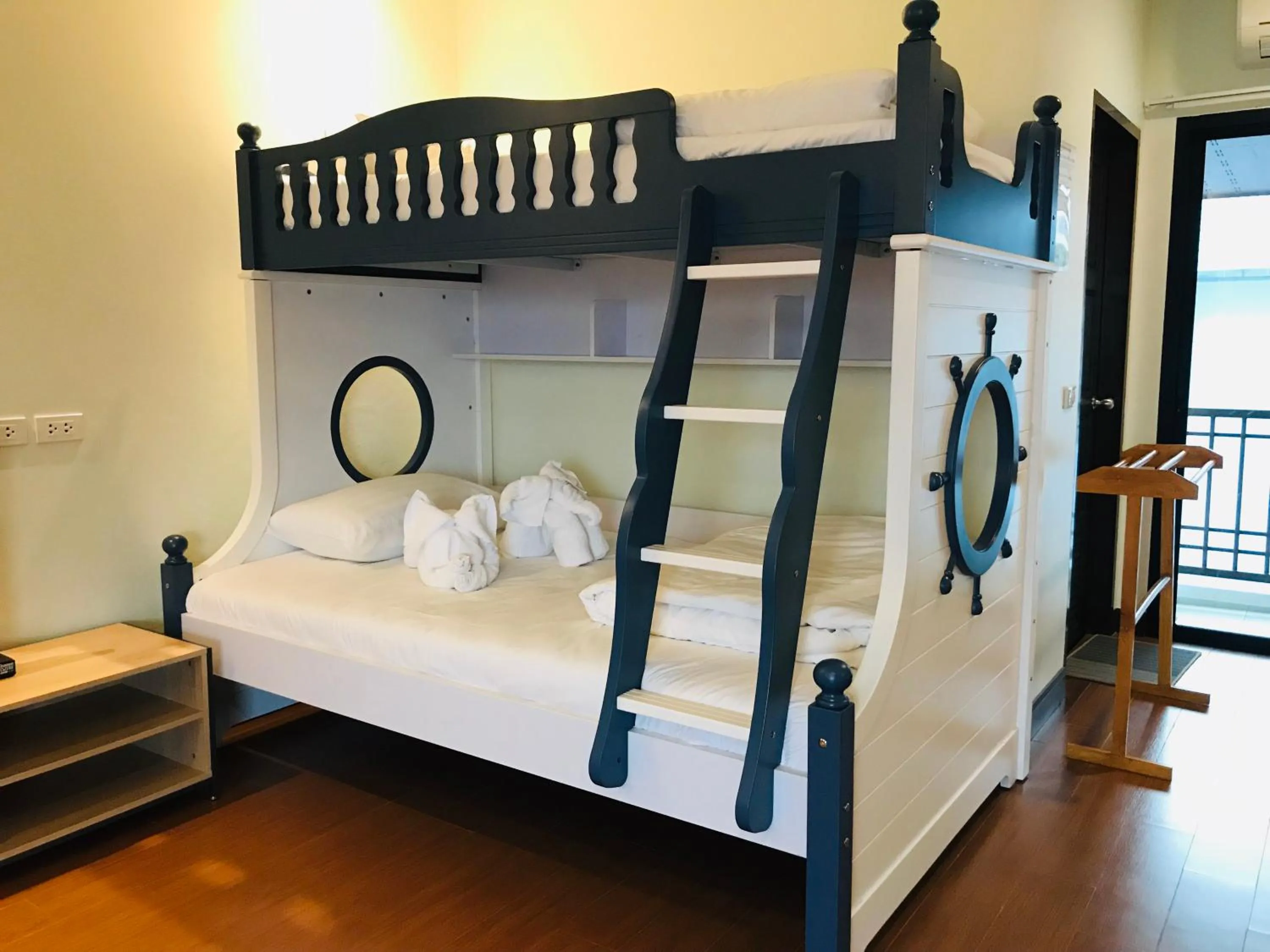 Photo of the whole room, Bed in Baan Sang Singh