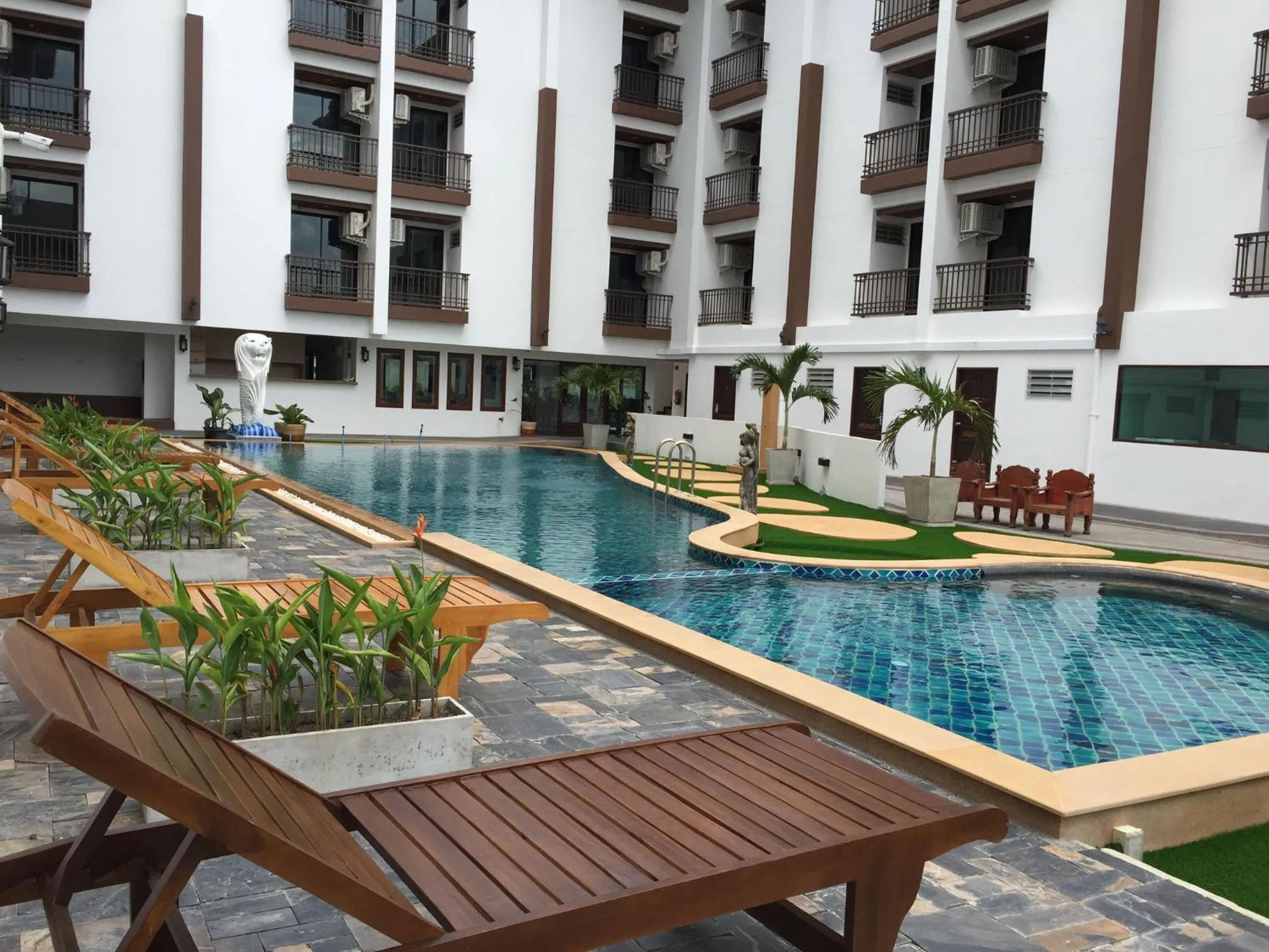 Swimming pool in Baan Sang Singh