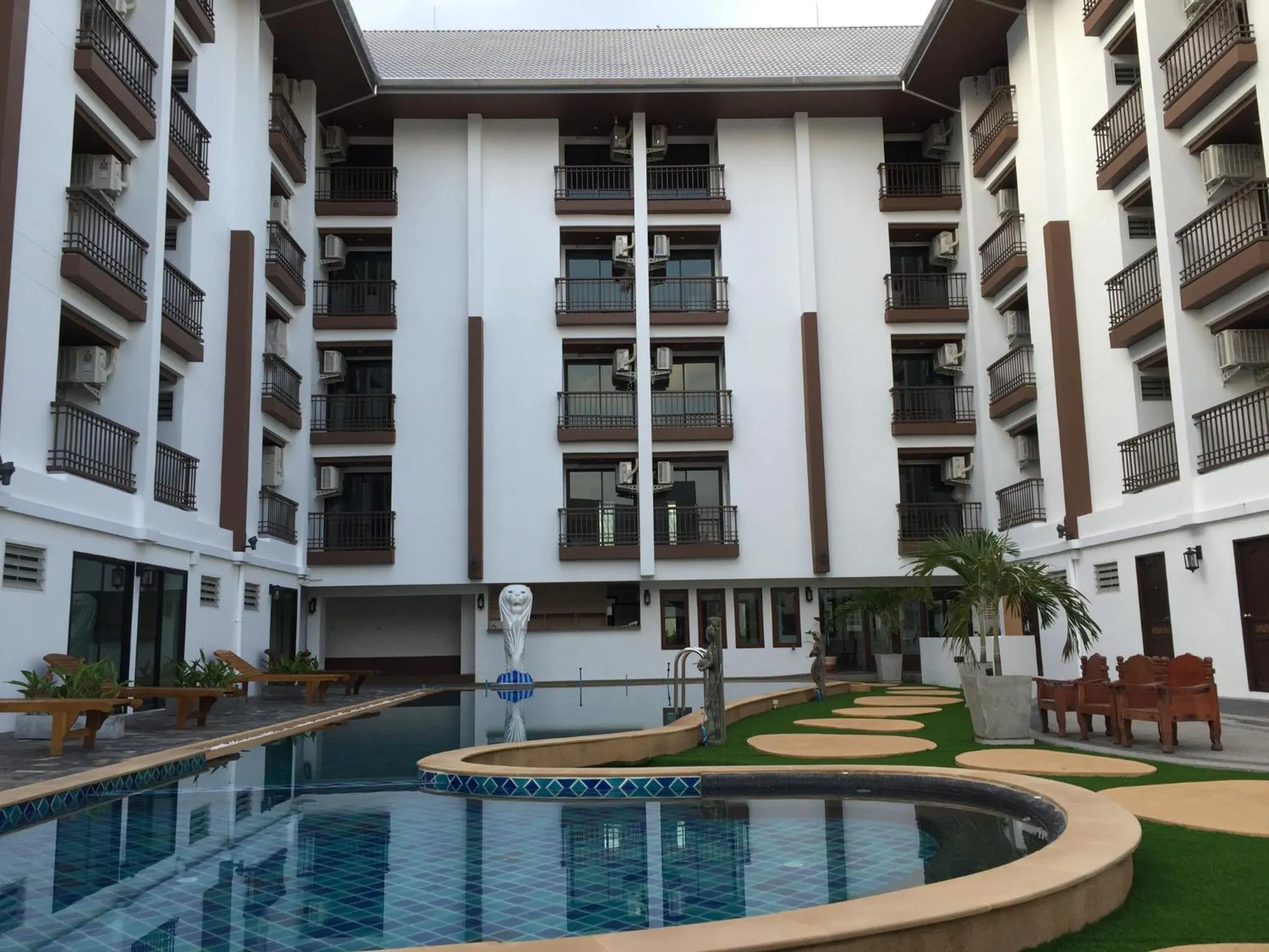 Swimming pool in Baan Sang Singh