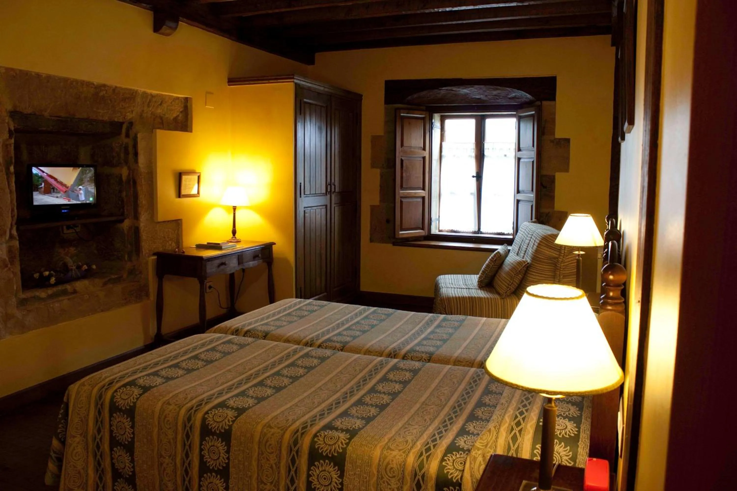 Photo of the whole room, Bed in La Casa del Organista