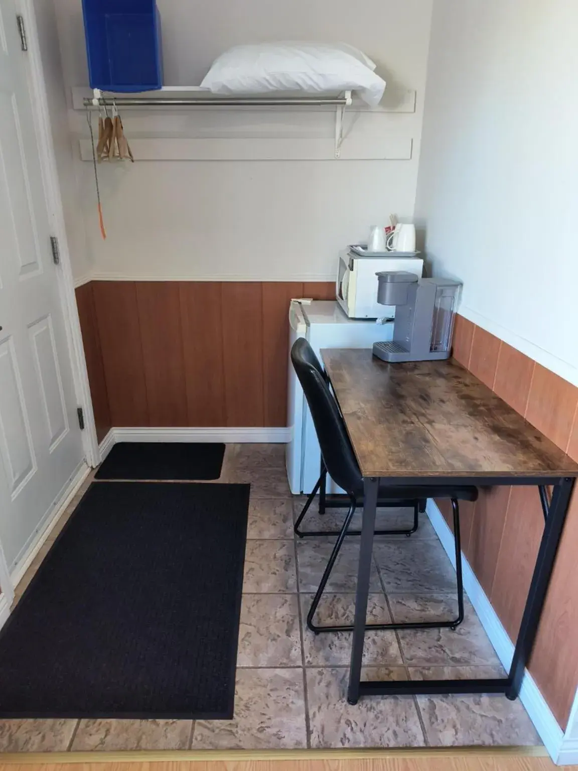 Quadruple Room with Private Bathroom in Motel Cabano-Relais Quadruple Room with Private Bathroom in Motel Cabano-Relais