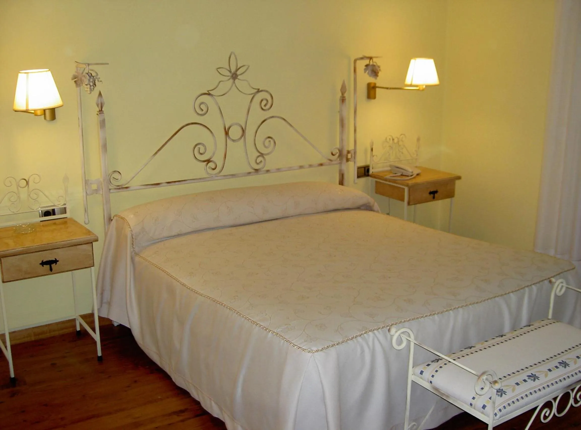 Bed in Manrique de Lara