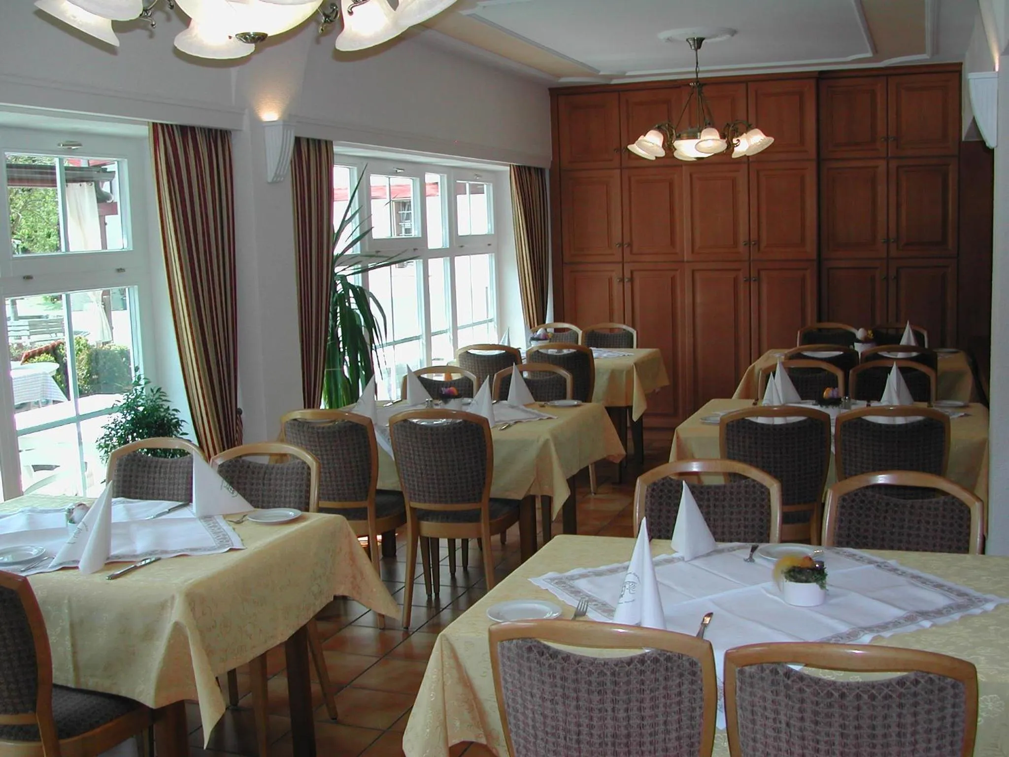 Restaurant/places to eat in Gasthaus-Pension Zum Kreuz