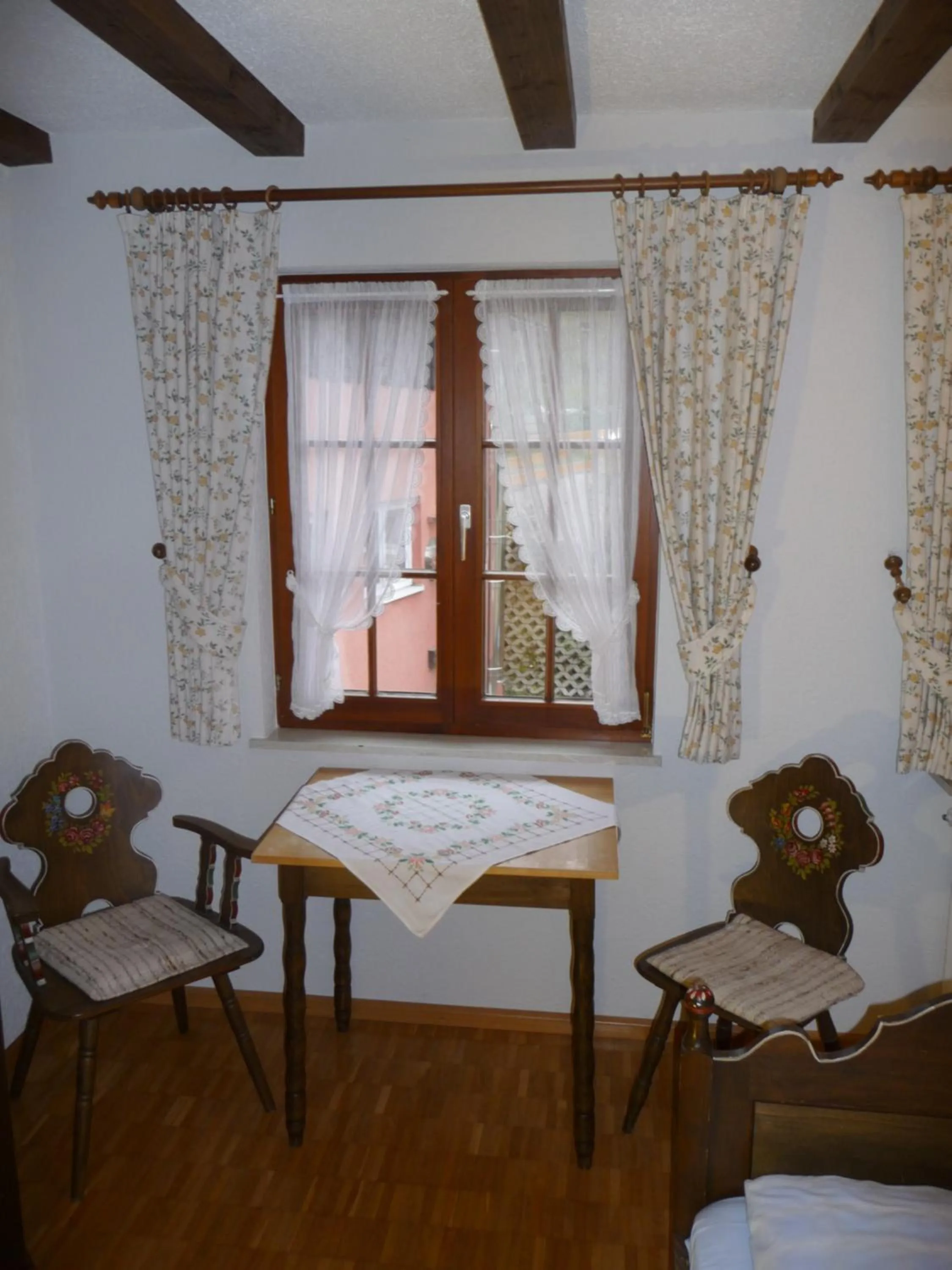 Seating area in Gasthaus-Pension Zum Kreuz