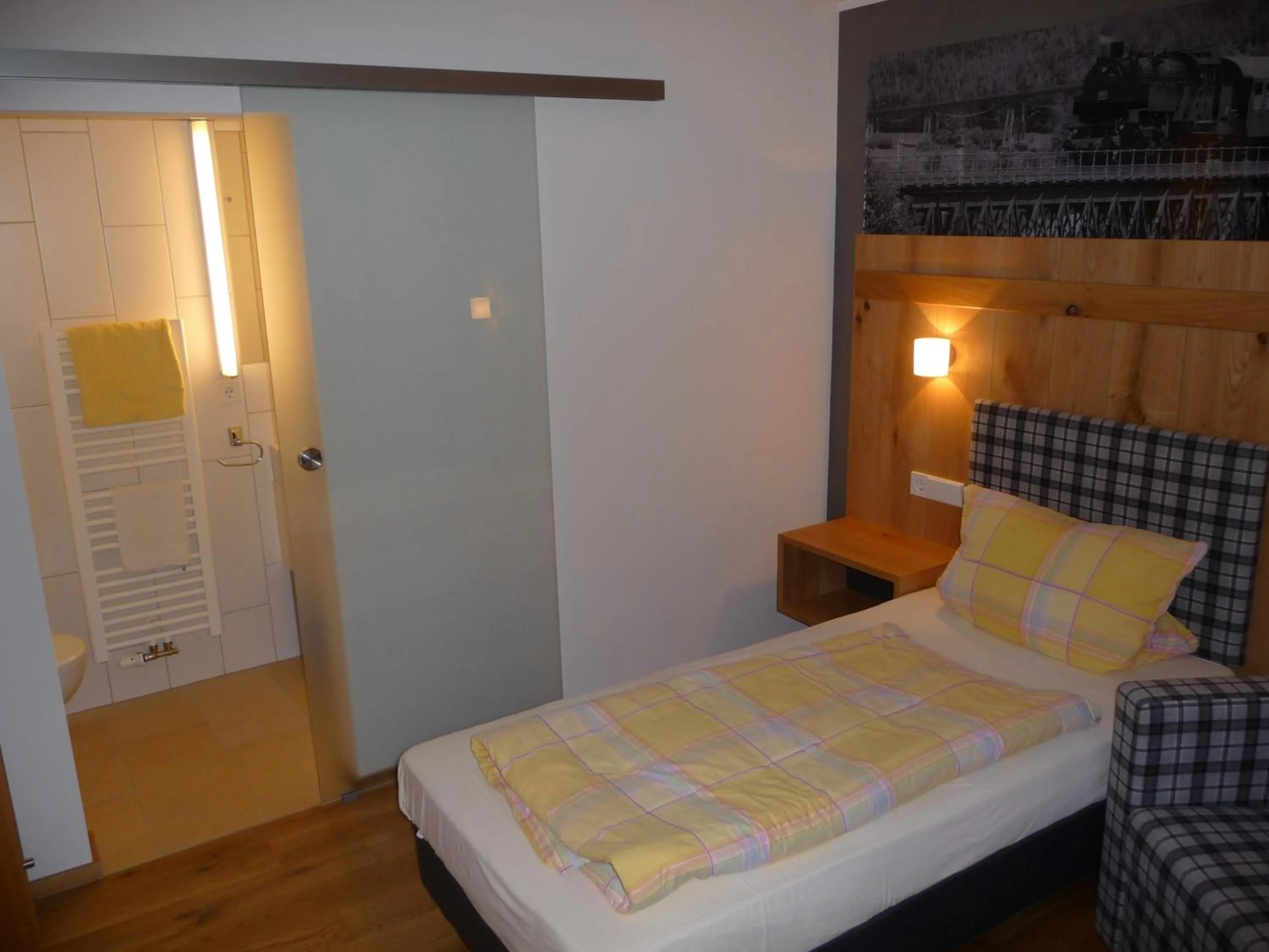 Bed in Gasthaus-Pension Zum Kreuz