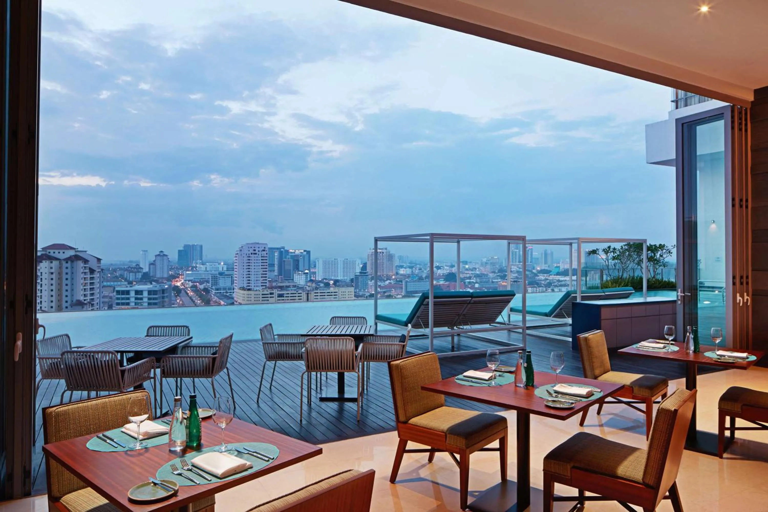 Restaurant/places to eat in DoubleTree by Hilton Melaka