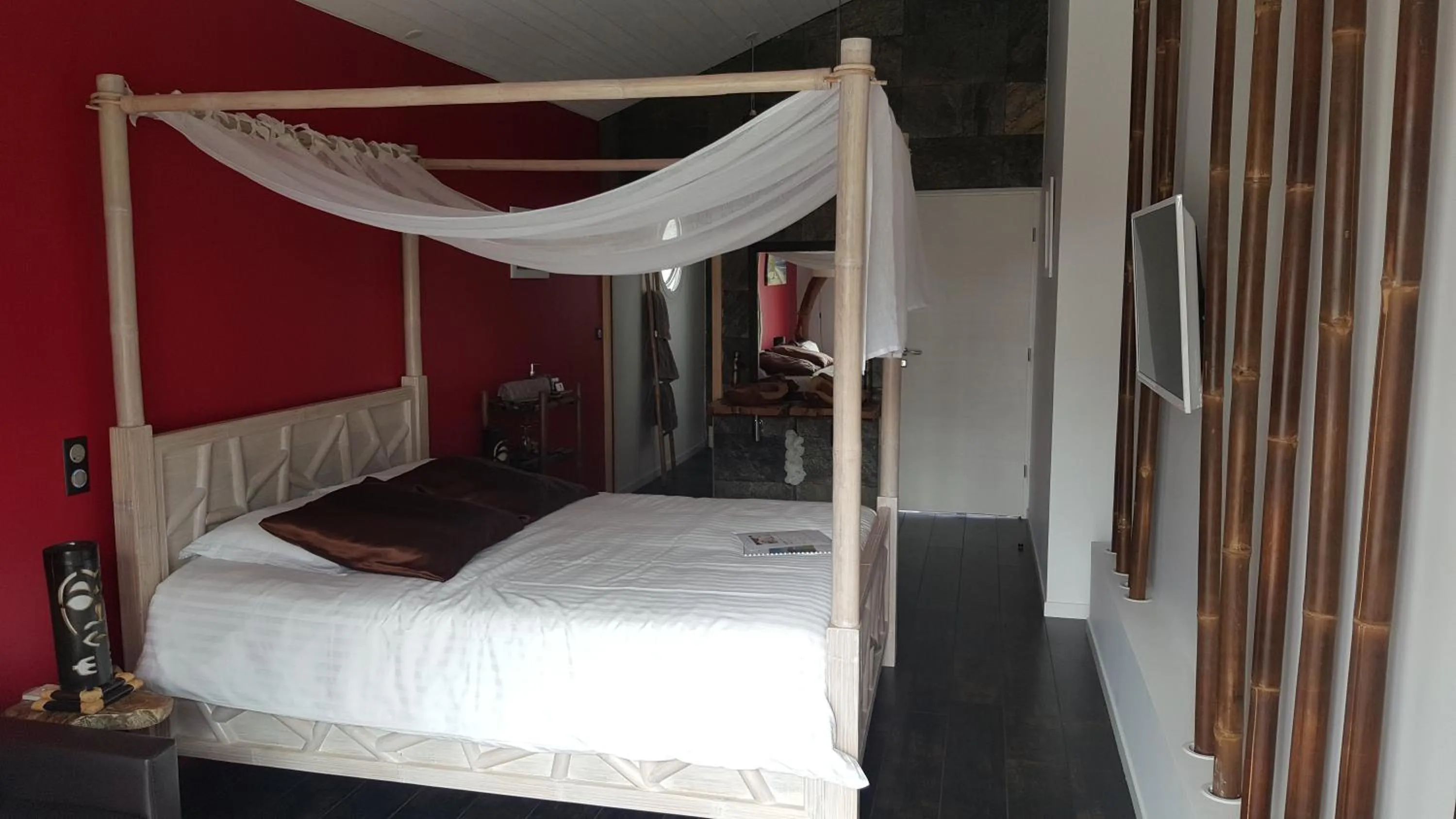 Photo of the whole room, Bed in Villa BORA BORA