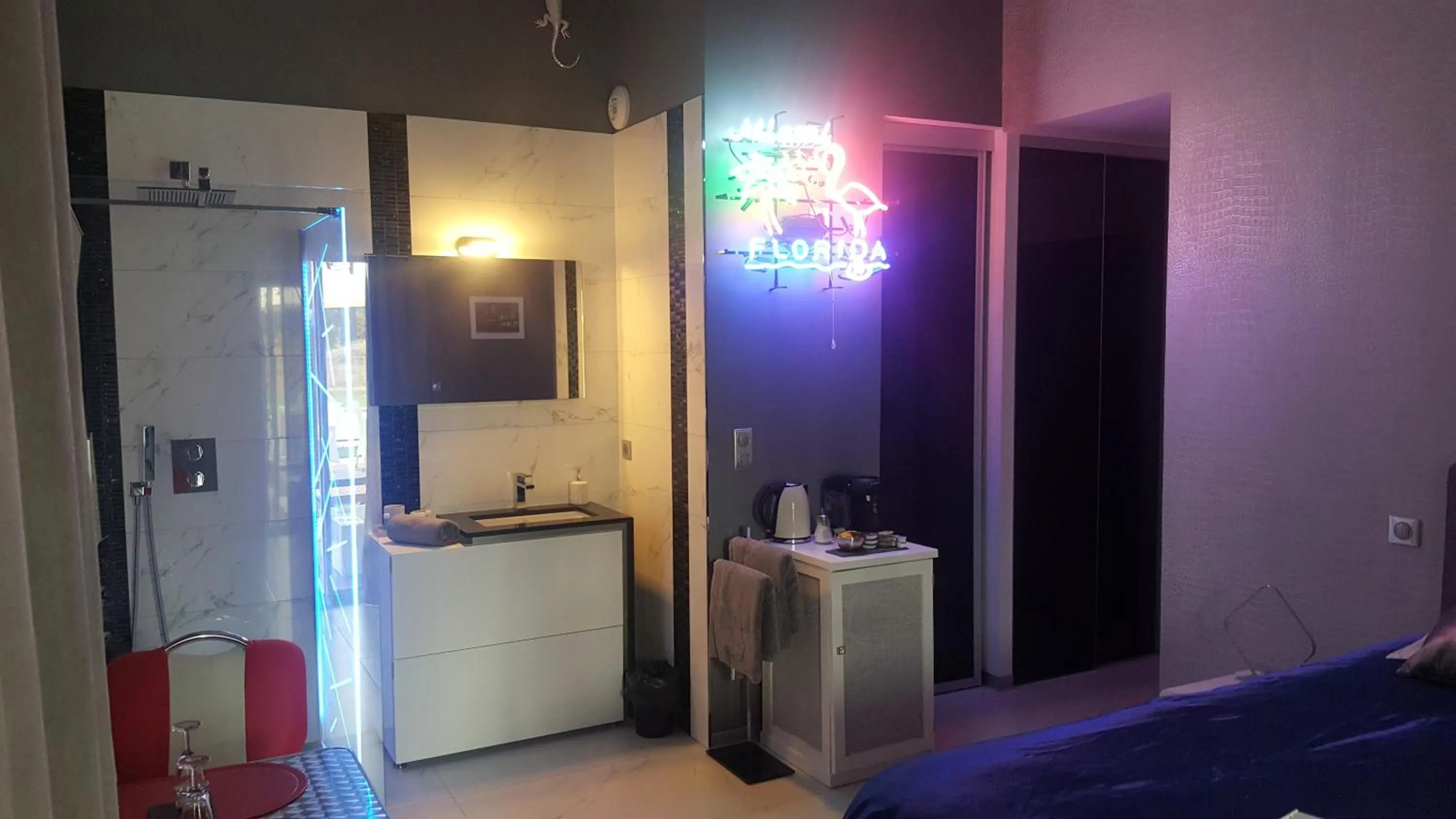 Photo of the whole room, Bed in Villa BORA BORA