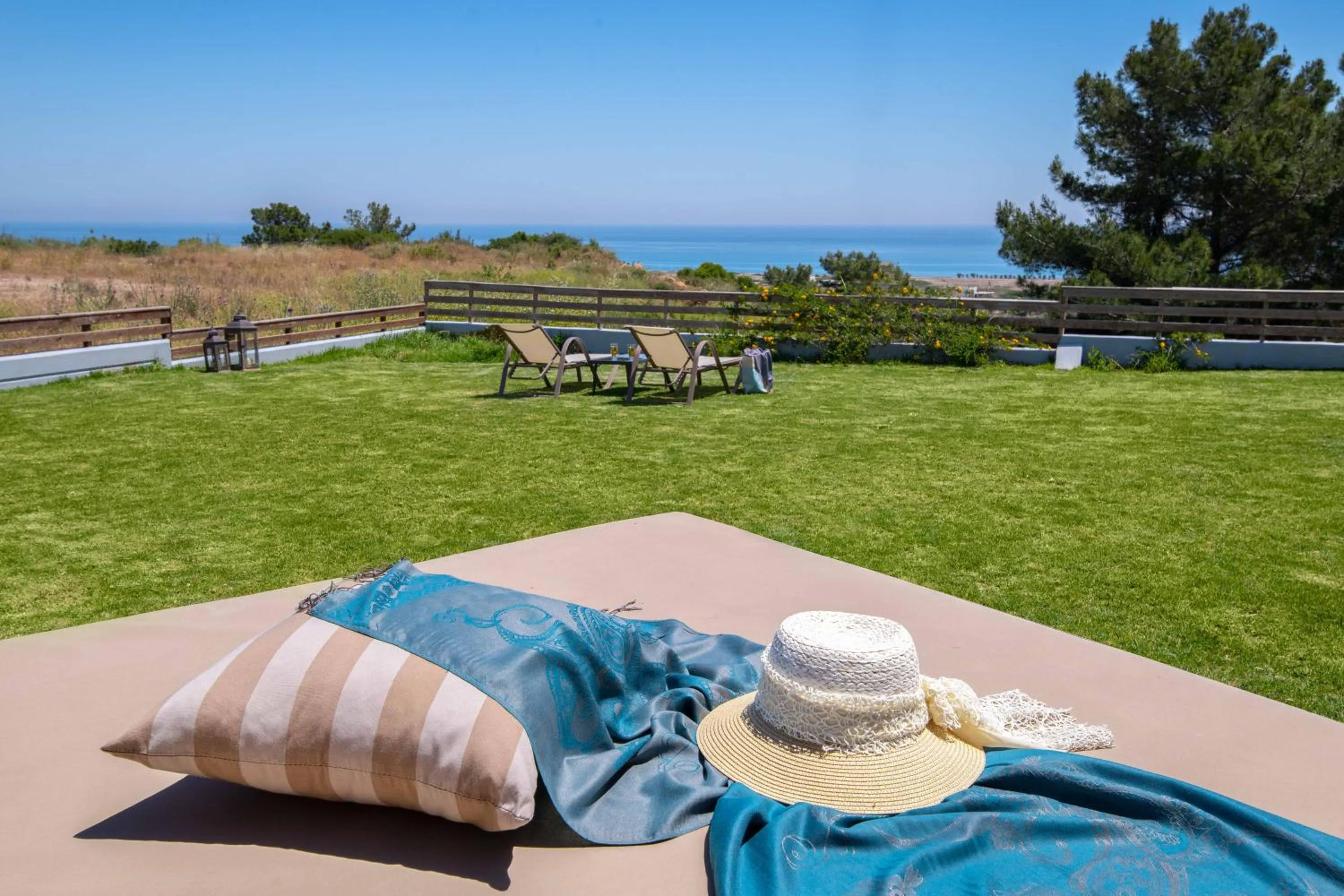 Bed in Sperveri Enalio Villas