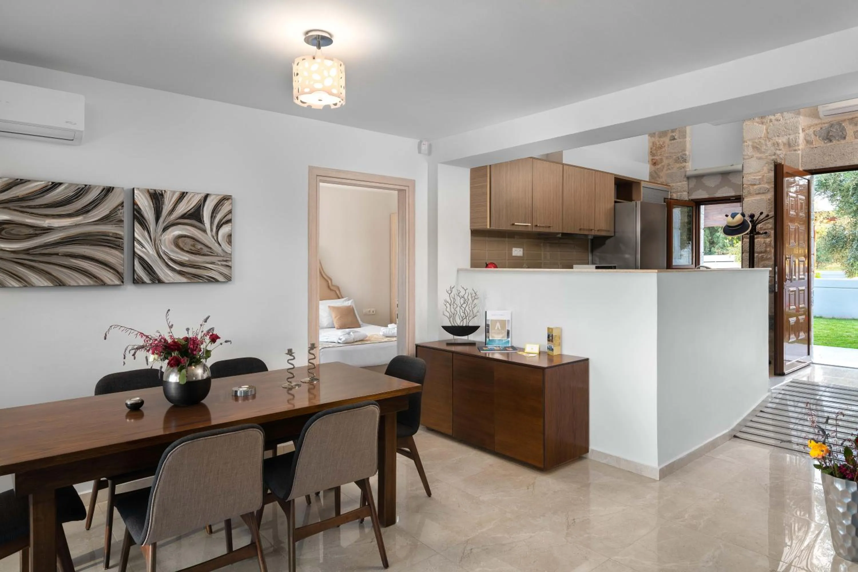 Dining area in Sperveri Enalio Villas