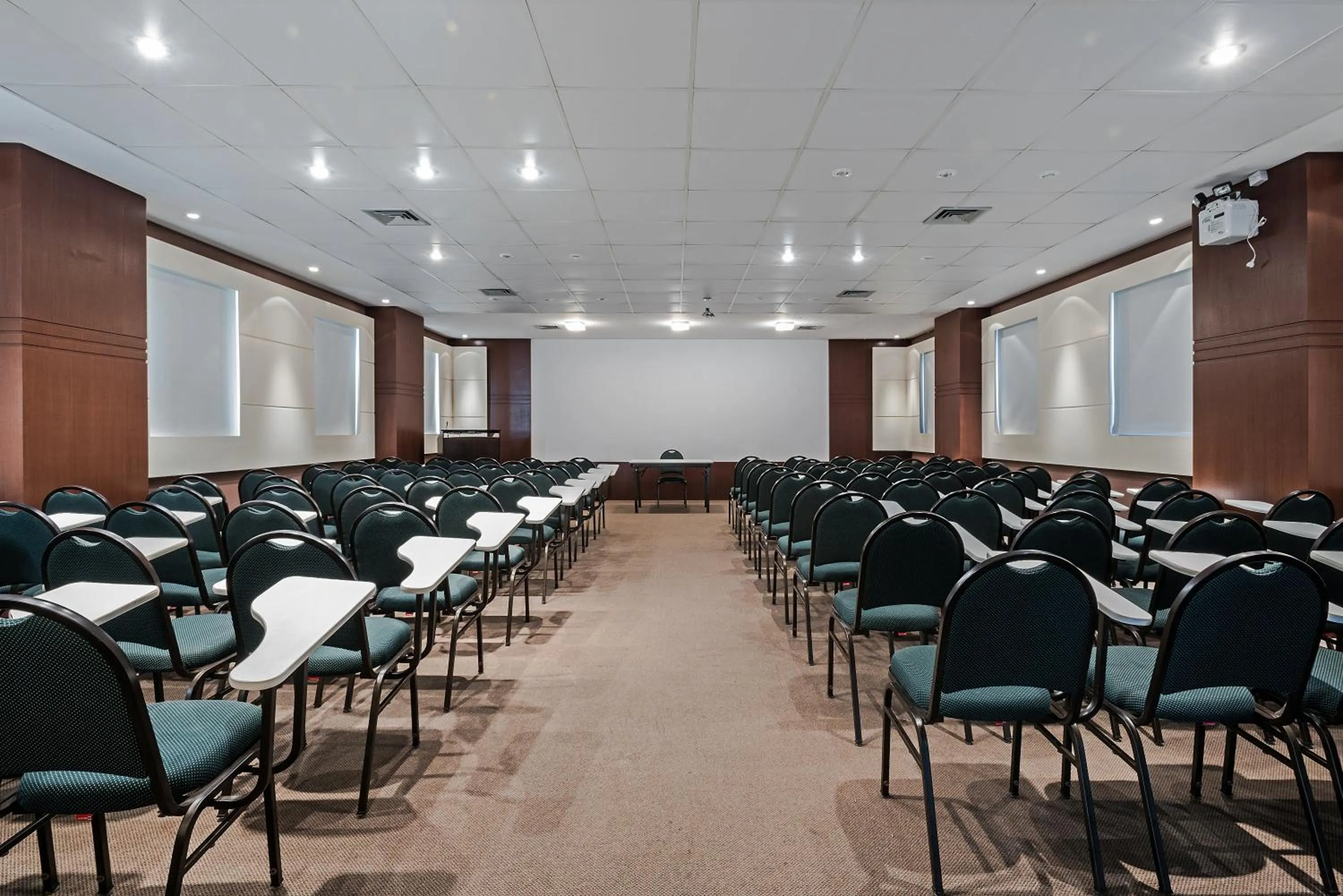 Meeting/conference room in Astron Ponta Grossa Plaza by Nobile