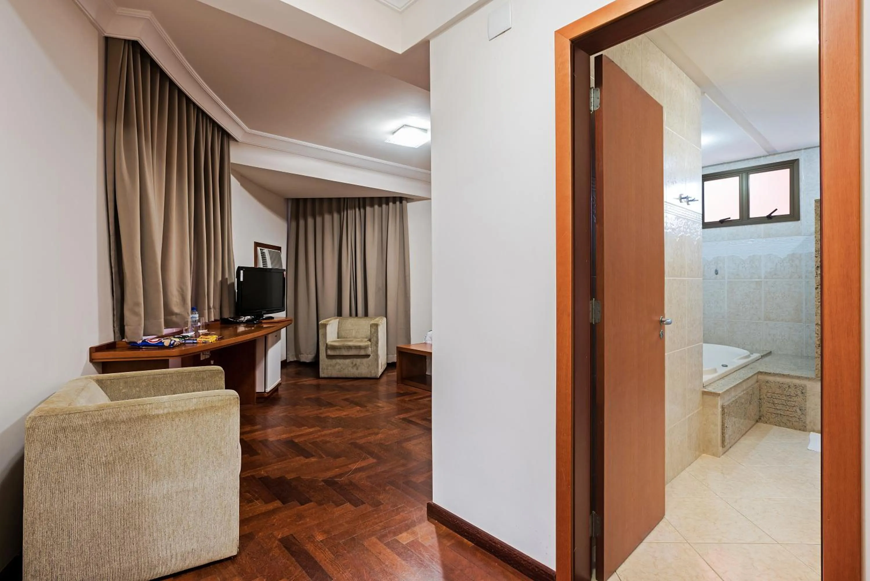 TV and multimedia, Bed in Astron Ponta Grossa Plaza by Nobile