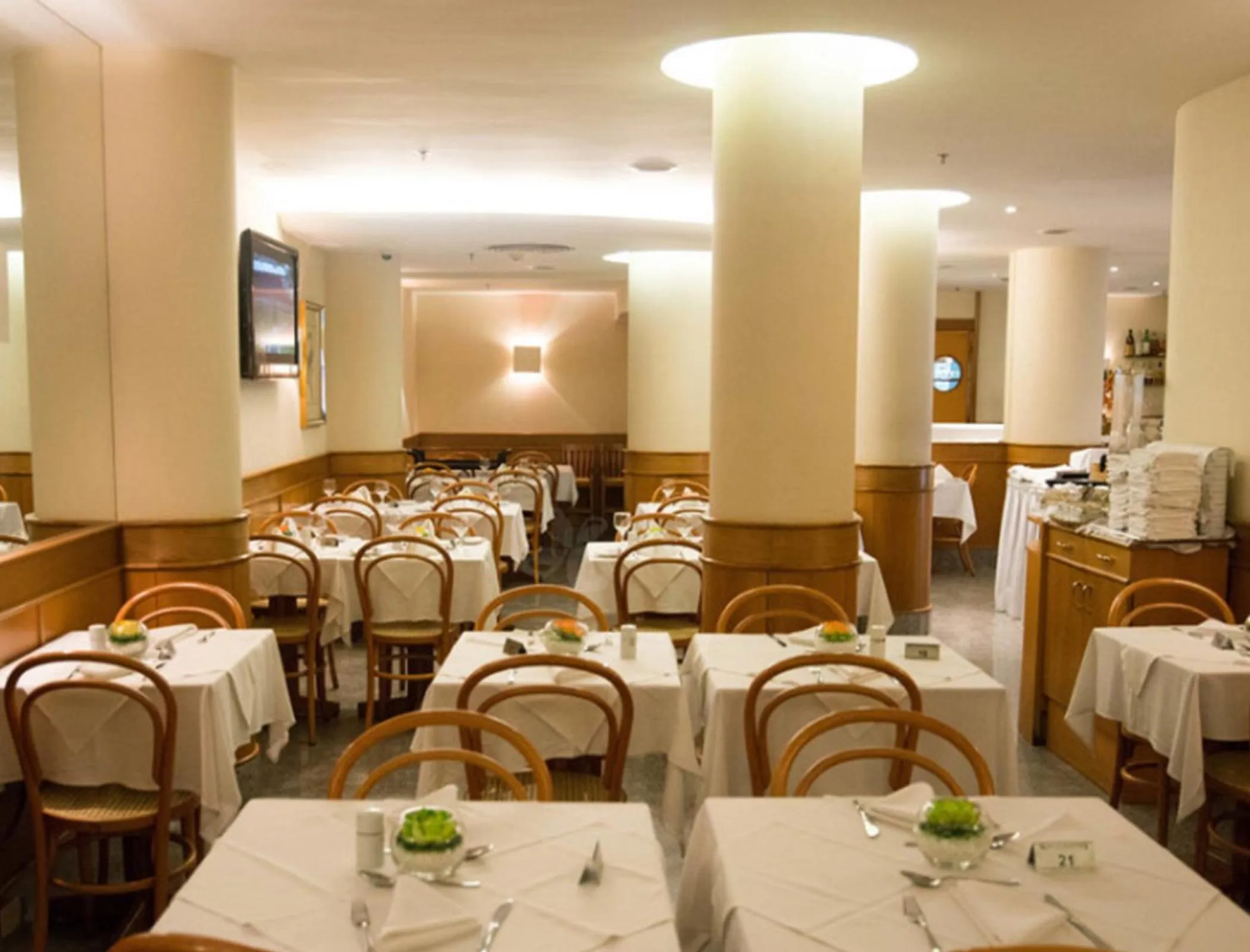 Restaurant/places to eat in Windsor Martinique Copacabana