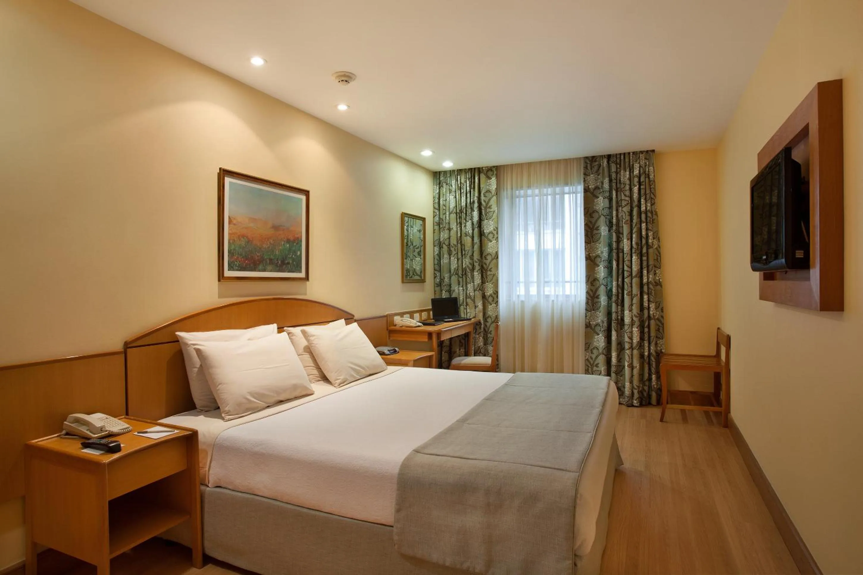 Photo of the whole room, Bed in Windsor Martinique Copacabana