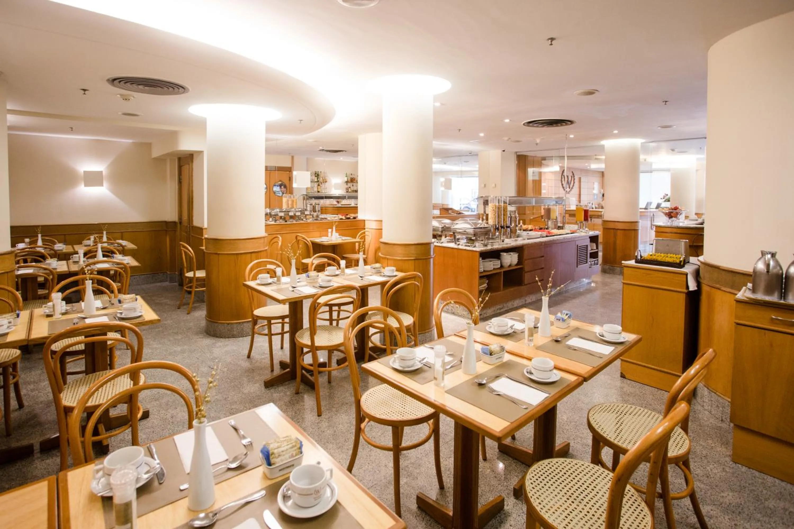 Restaurant/places to eat in Windsor Martinique Copacabana