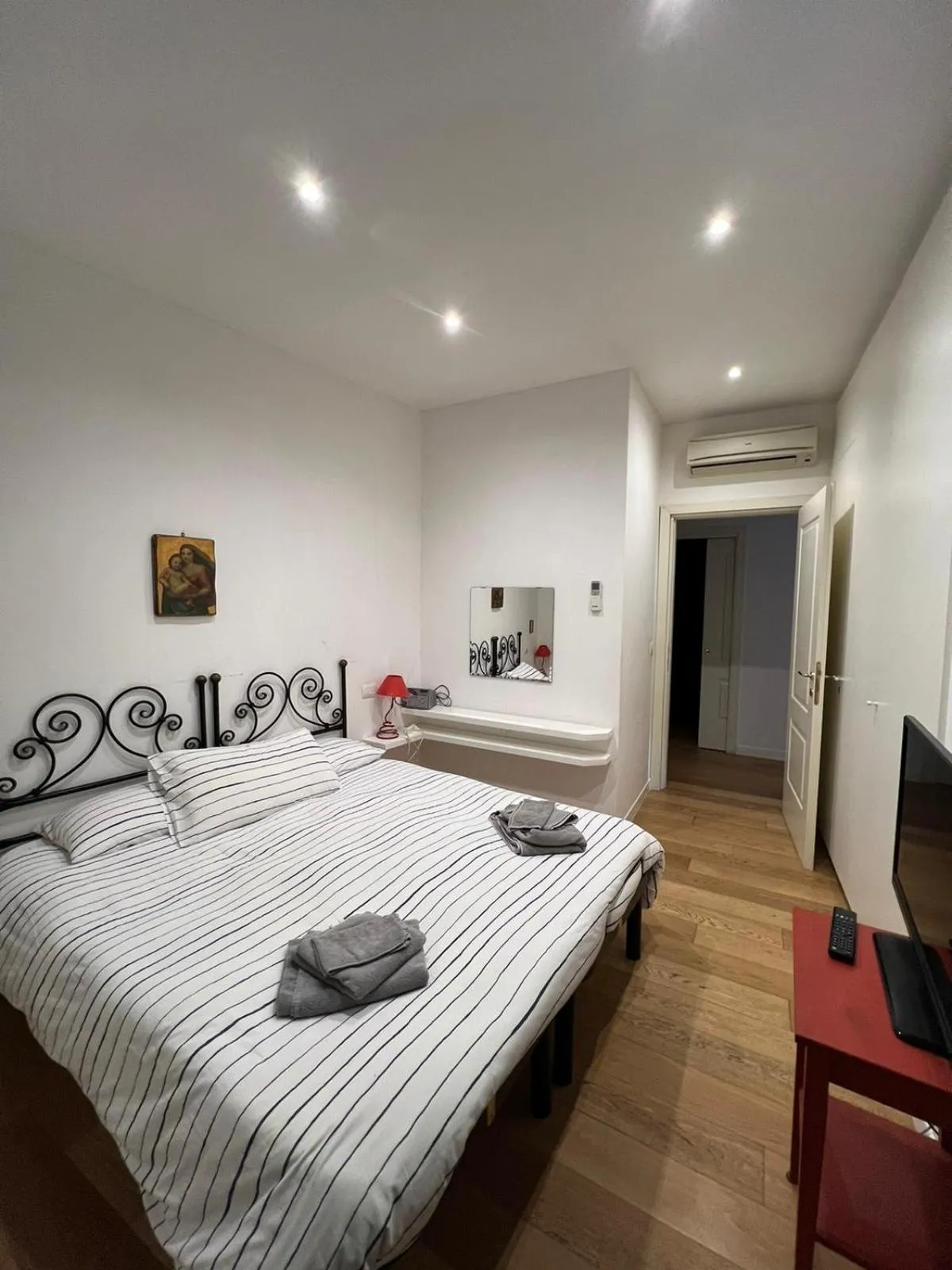 Bedroom, Bed in Miramare