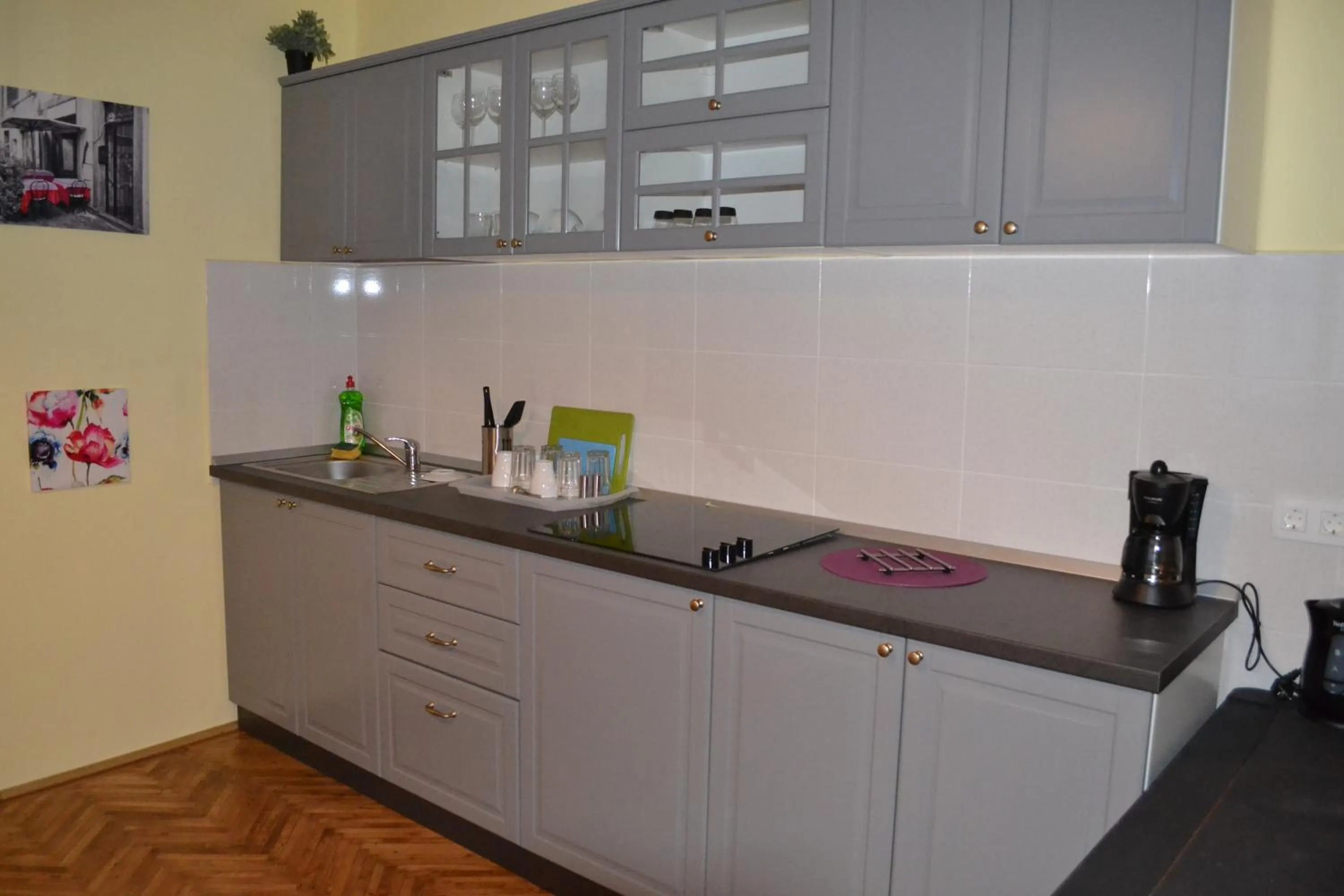 Communal kitchen in Casa Krone - Piața Sfatului