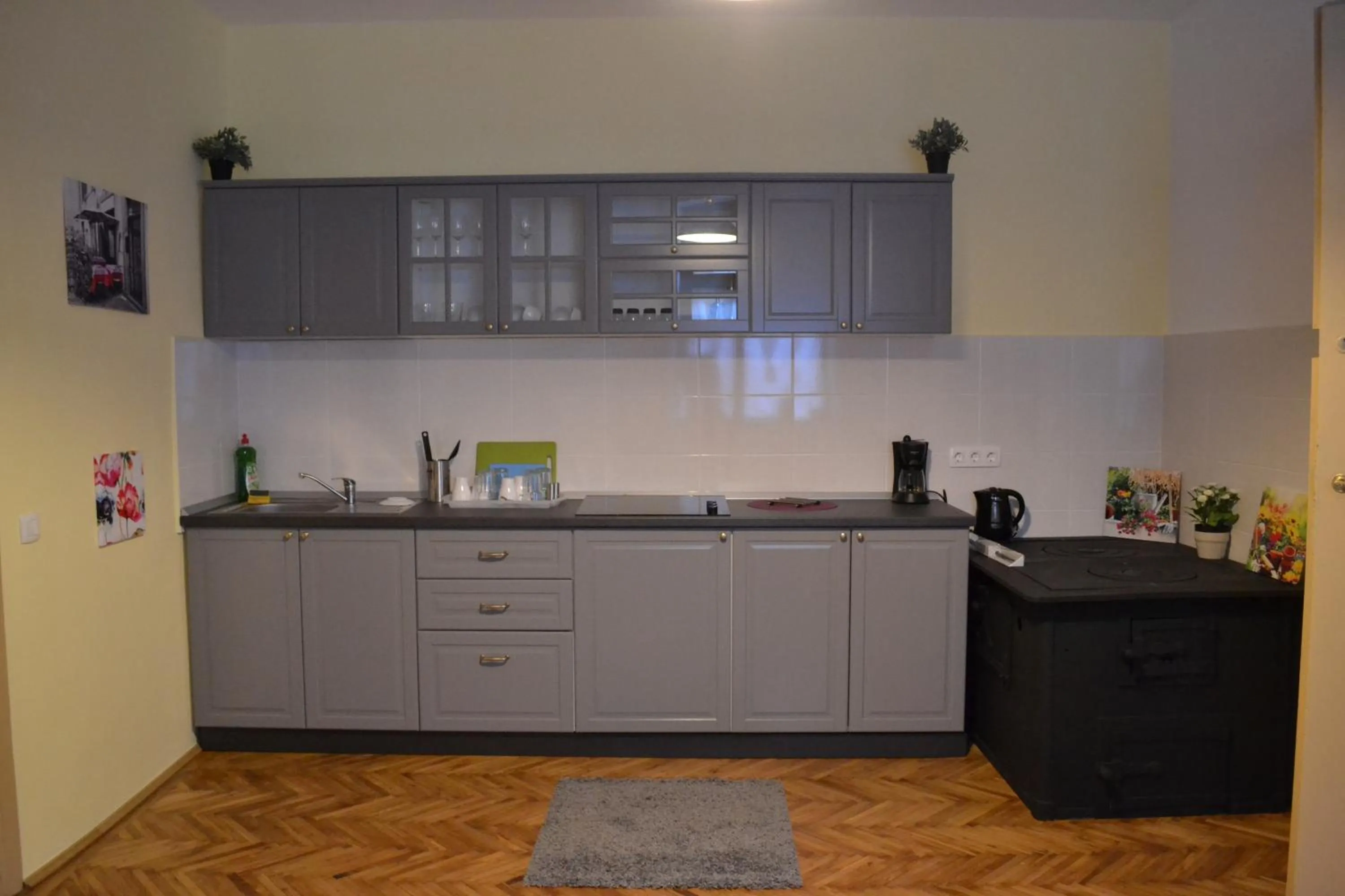 Communal kitchen in Casa Krone - Piața Sfatului