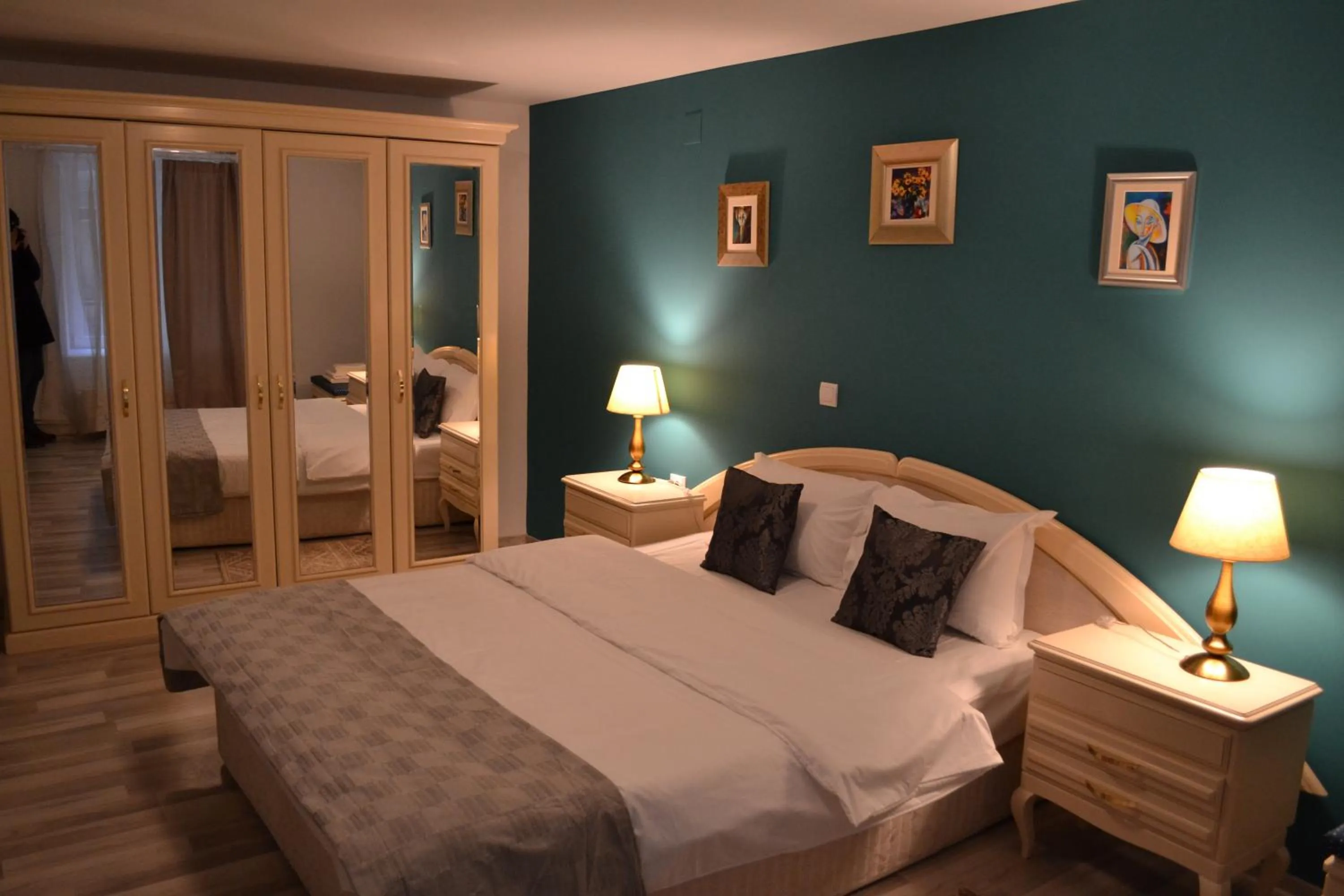 Photo of the whole room, Bed in Casa Krone - Piața Sfatului