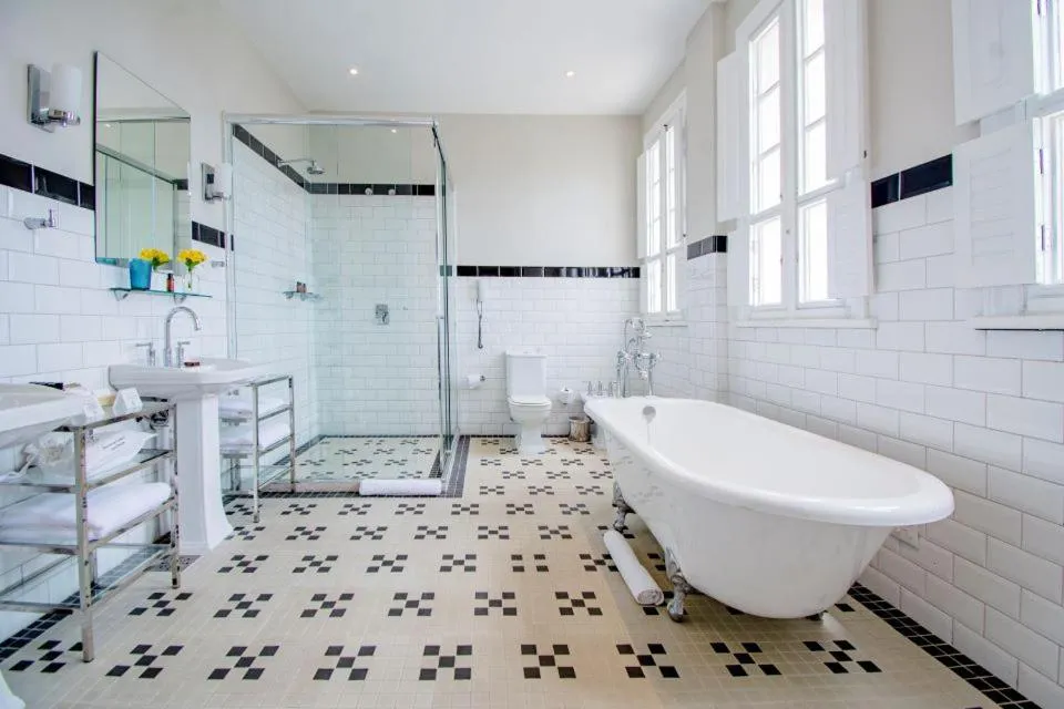 Bathroom in Fera Palace Hotel