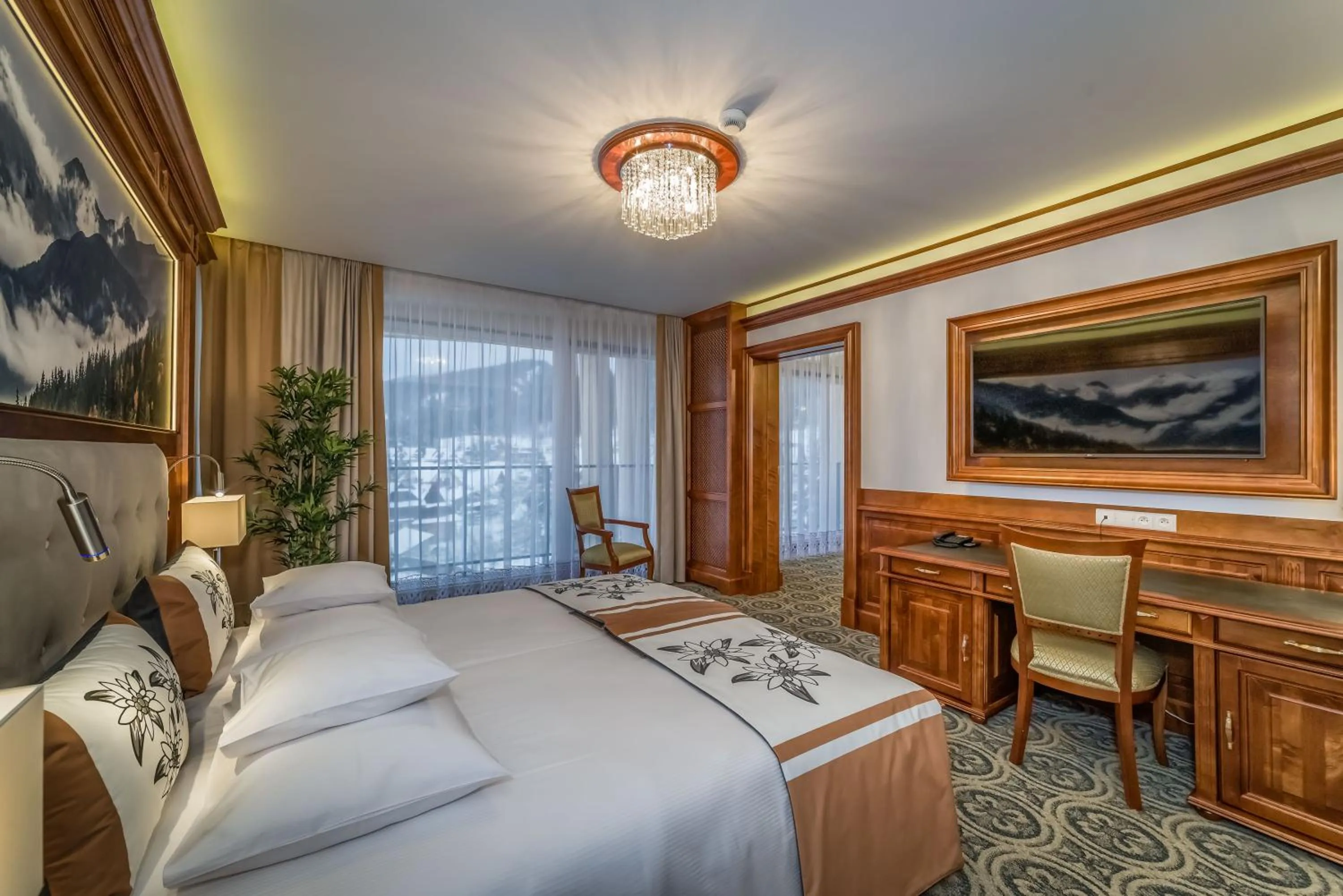 Bed in Rezydencja II Nosalowy Dwór