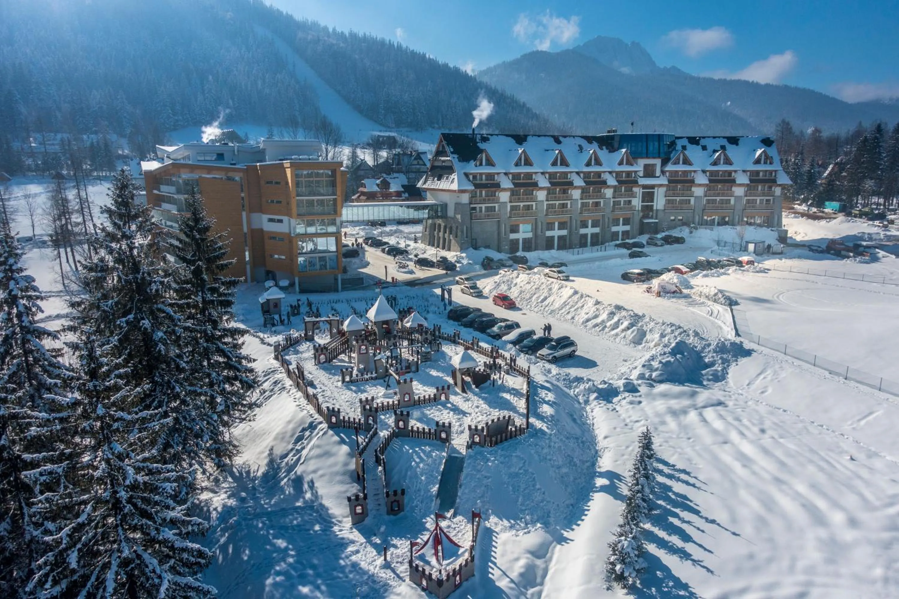 Property building in Rezydencja II Nosalowy Dwór