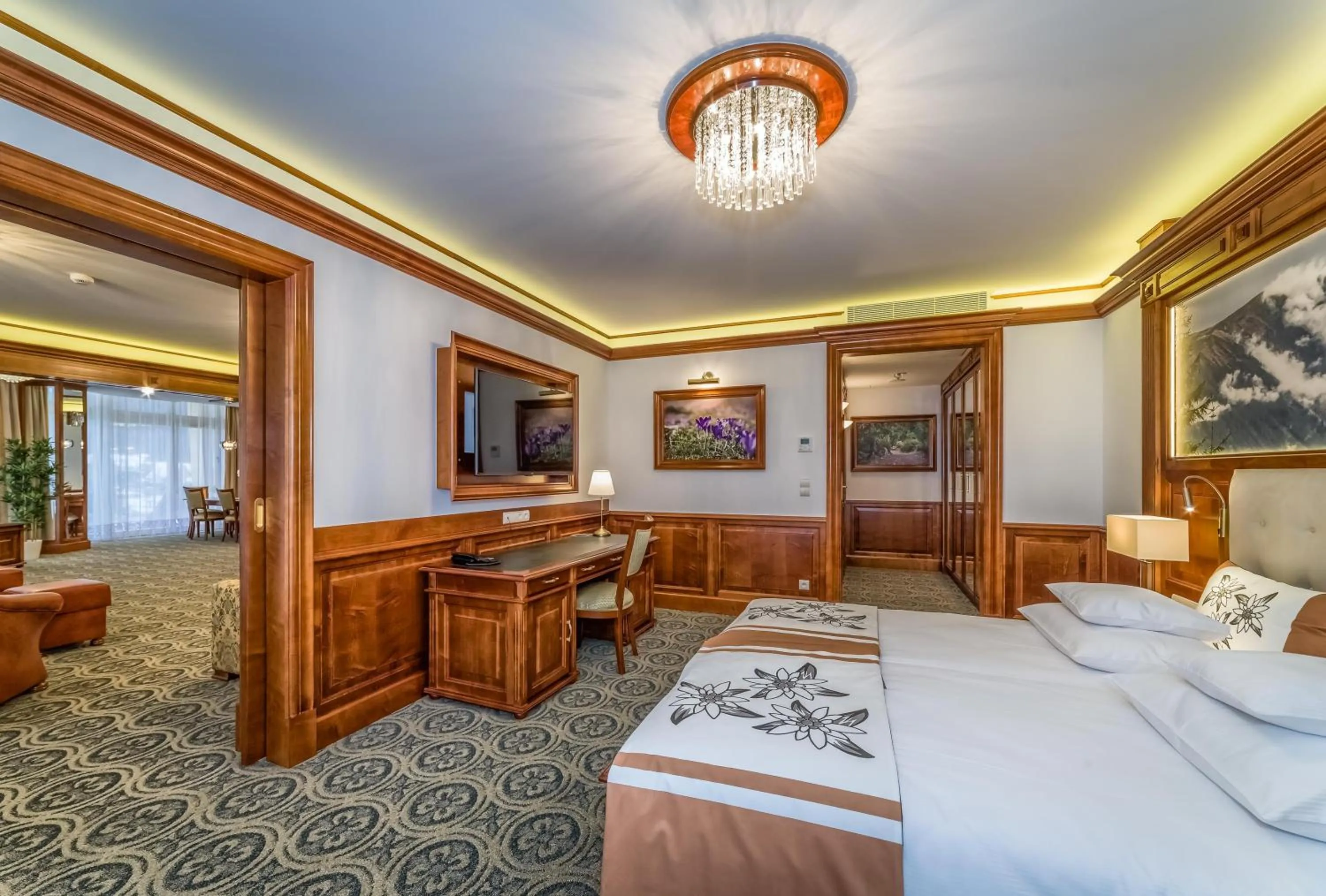 Bed in Rezydencja II Nosalowy Dwór