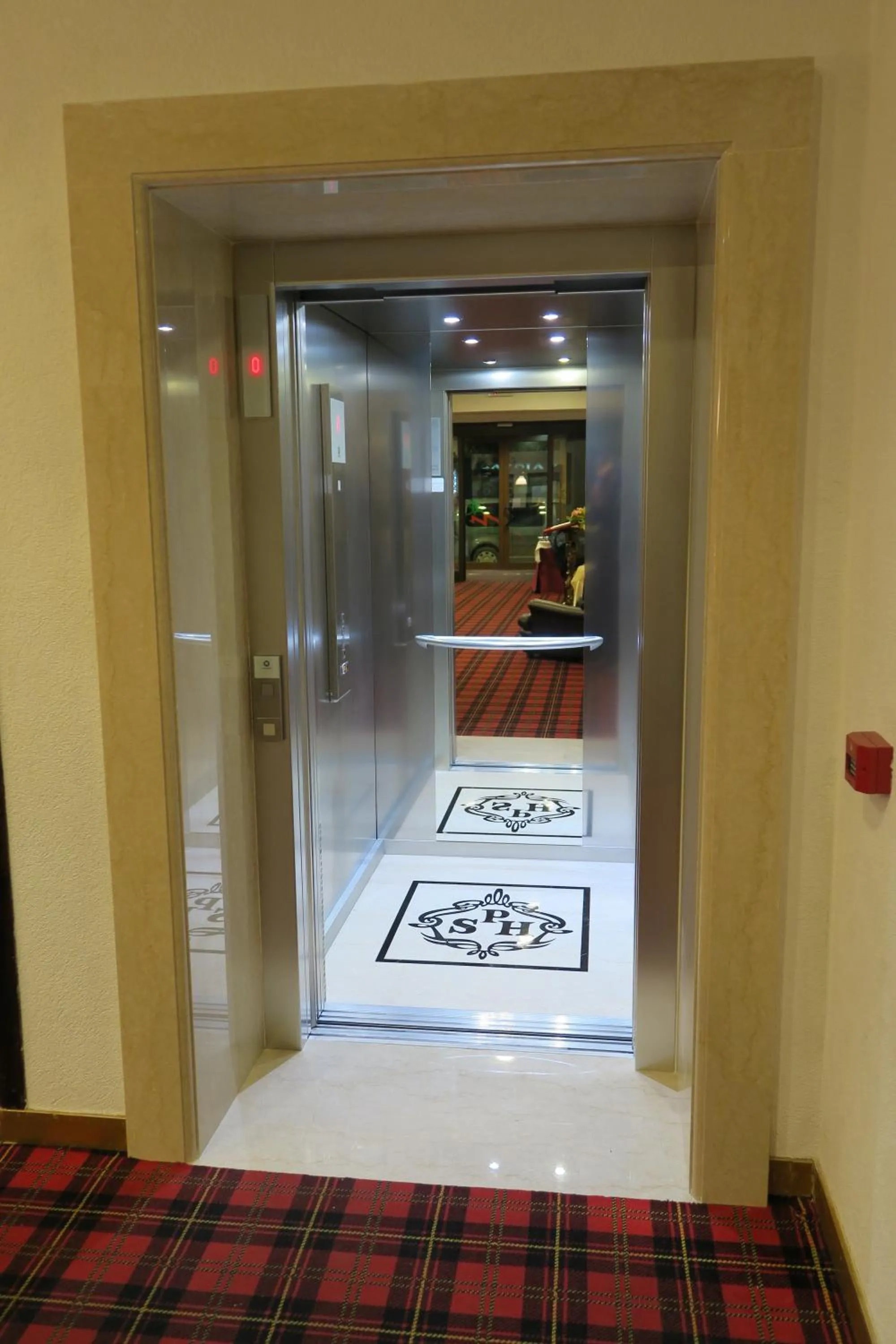 Decorative detail in Savoia Palace Hotel