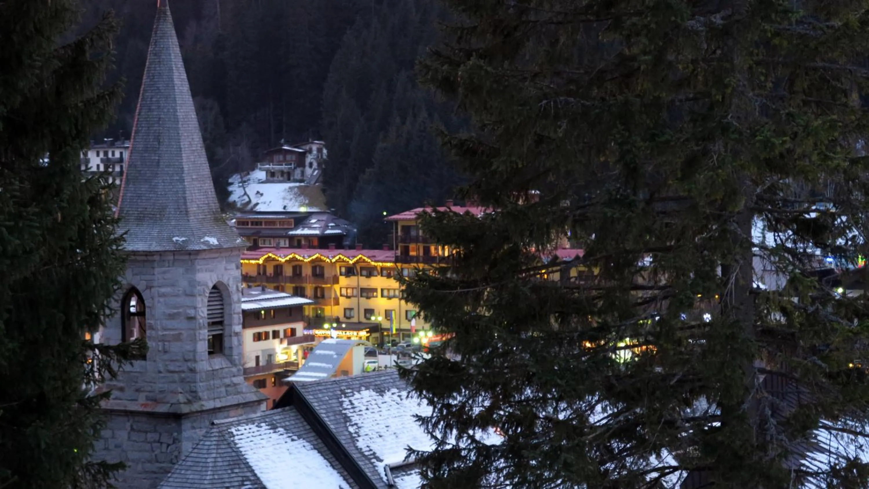 Facade/entrance in Savoia Palace Hotel