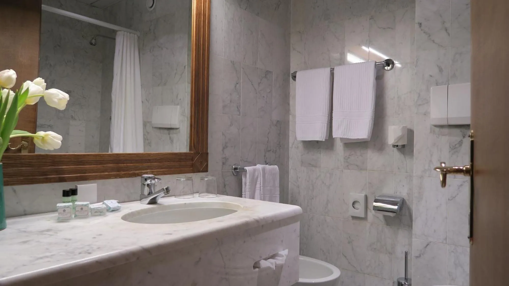 Bathroom in Savoia Palace Hotel