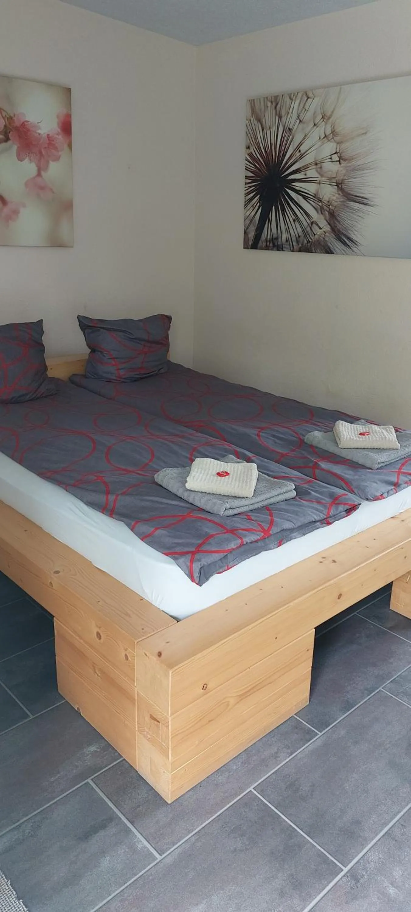 Bed in Hotel Belp Bern Airport Free Parking