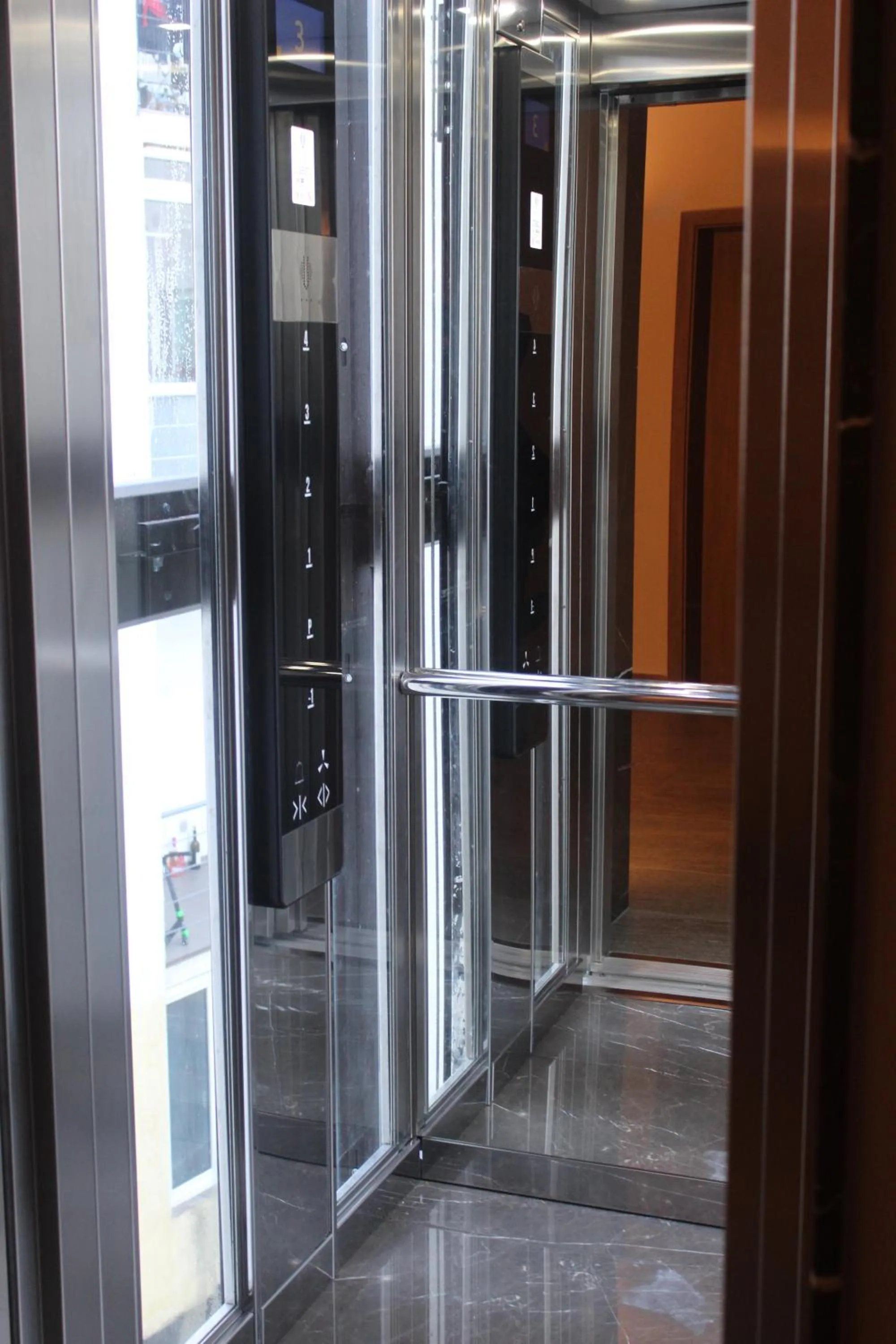 Facility for disabled guests in Cluj Business Class