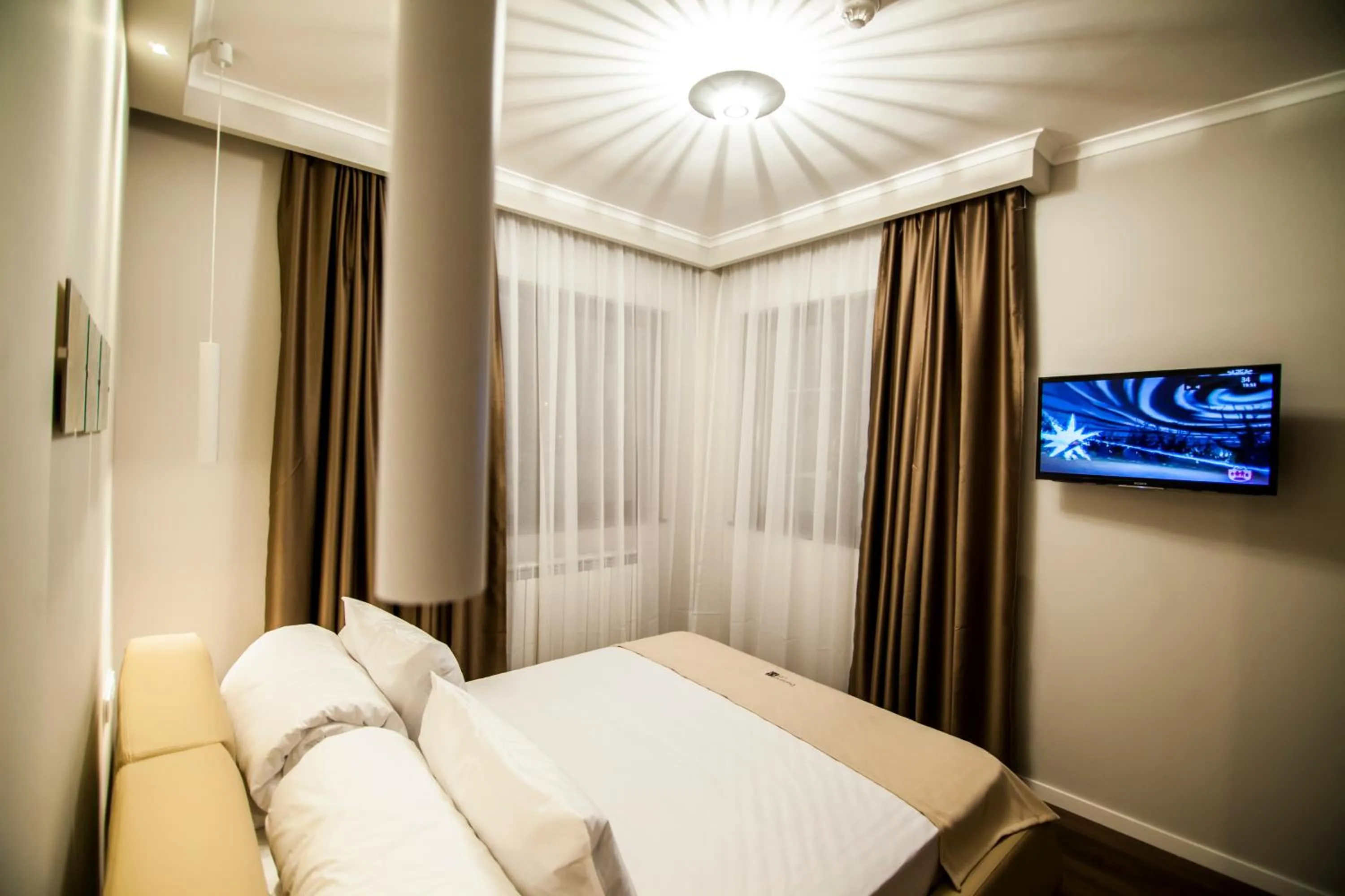 Photo of the whole room, Bed in Cluj Business Class