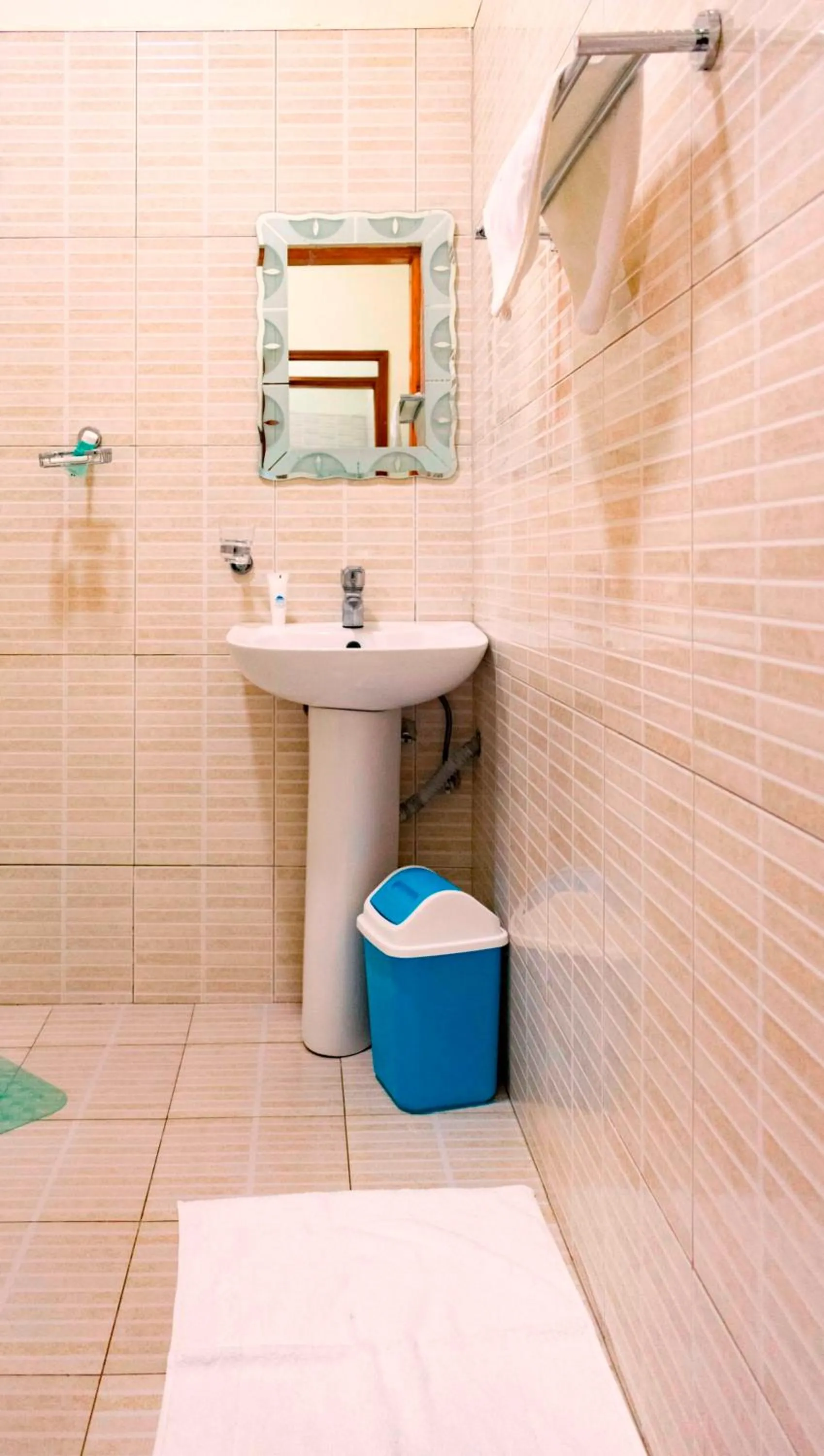 Shower in Kalya Courts Hotel Fort Portal