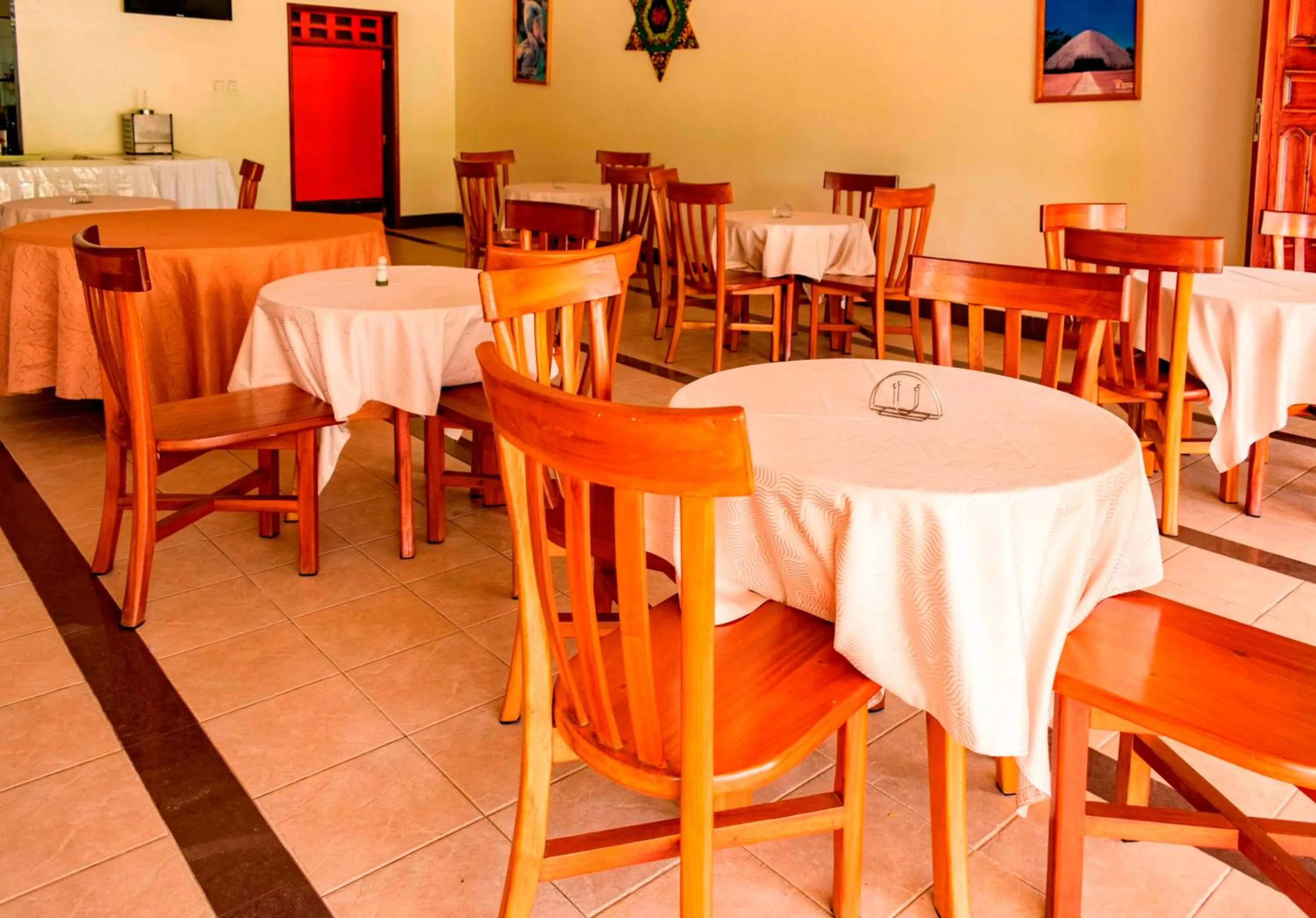 Restaurant/places to eat in Kalya Courts Hotel Fort Portal
