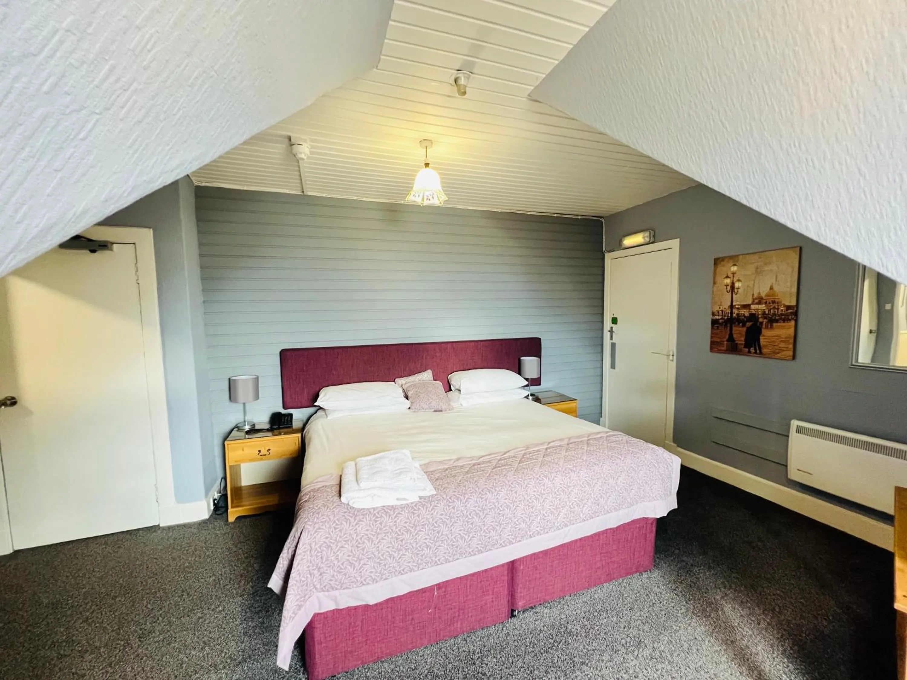 Bed in The George Hotel