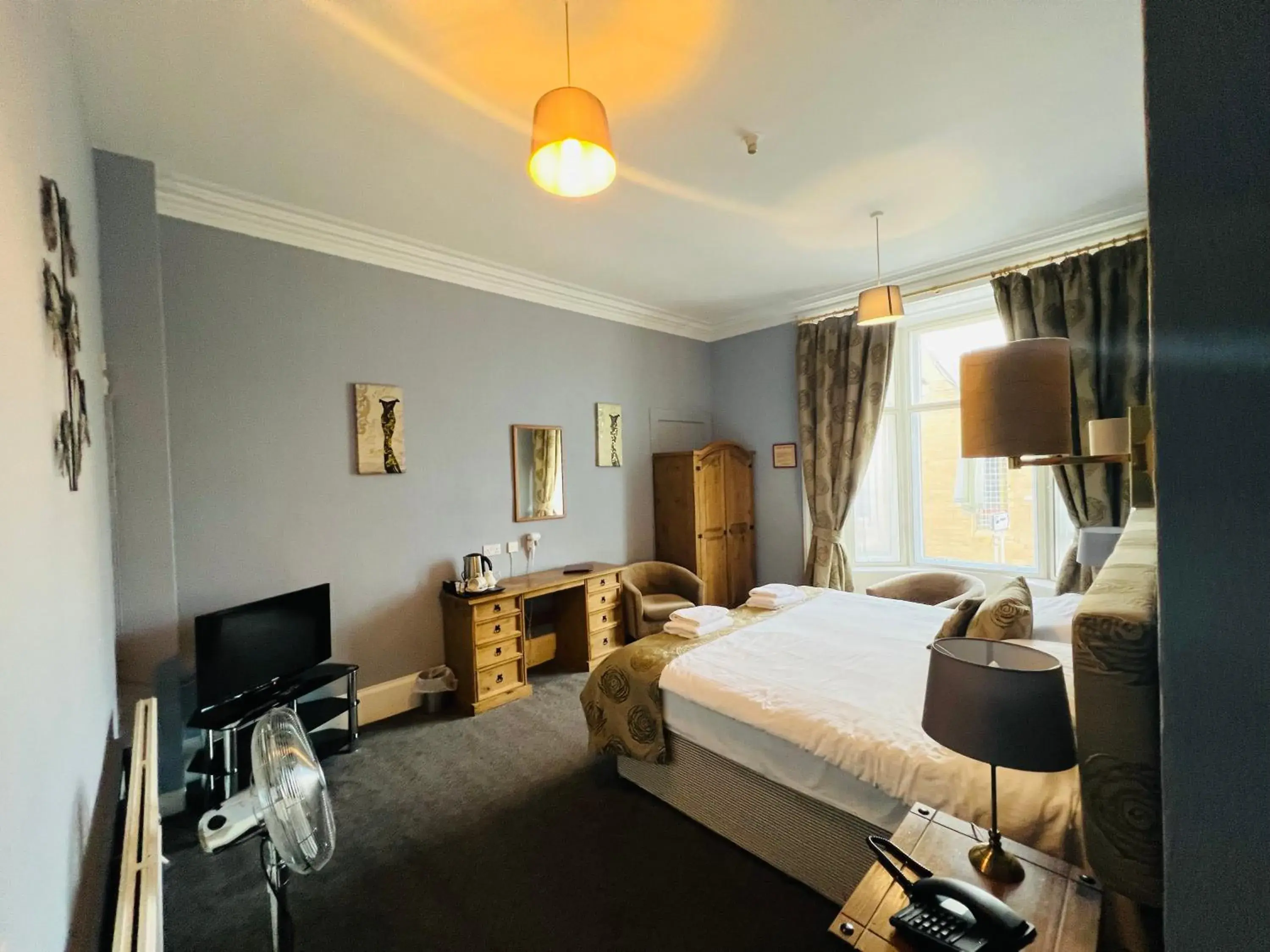 Deluxe Double or Twin Room in The George Hotel Deluxe Double or Twin Room in The George Hotel