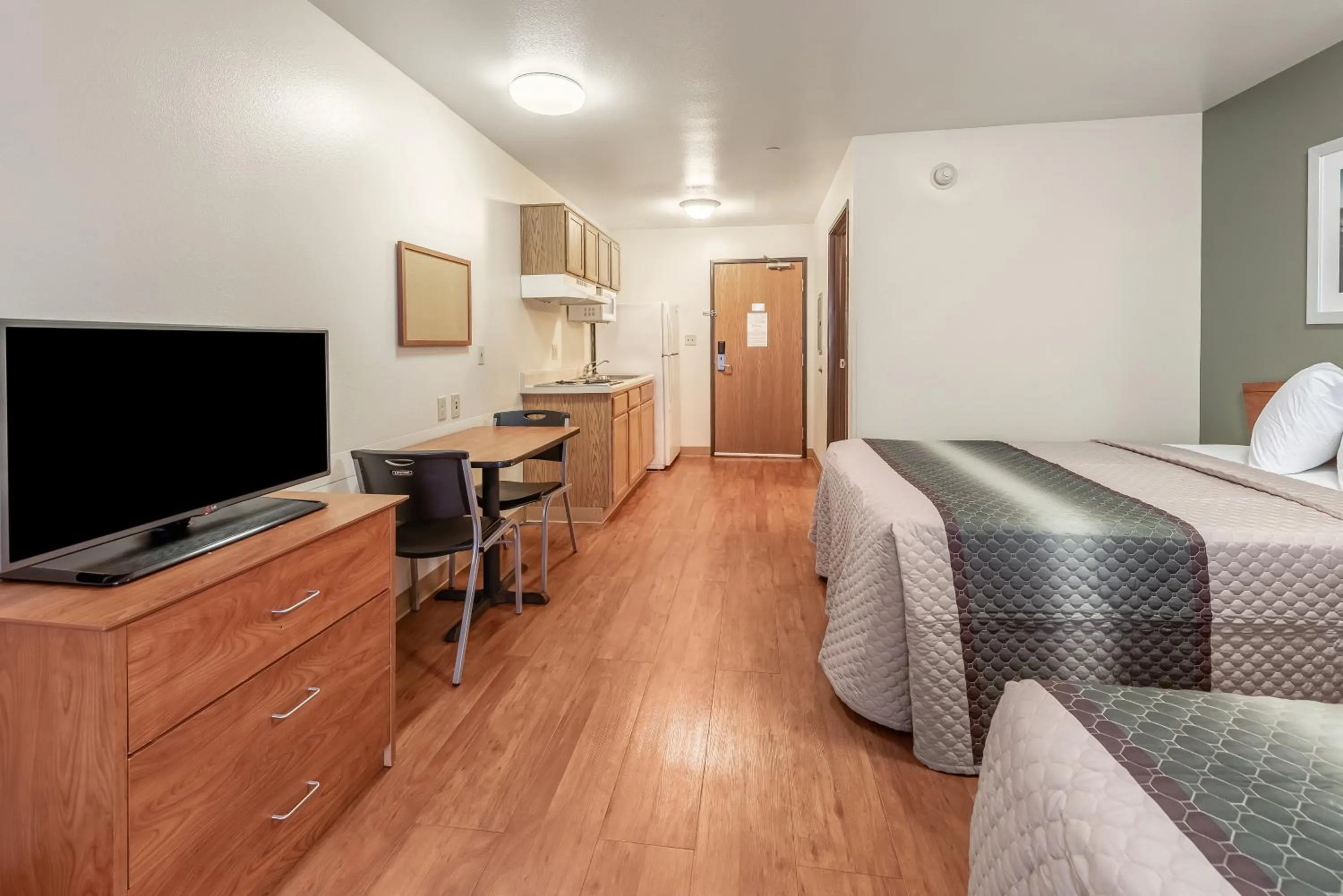 Photo of the whole room, Bed in HomeTowne Studios by Red Roof Columbus