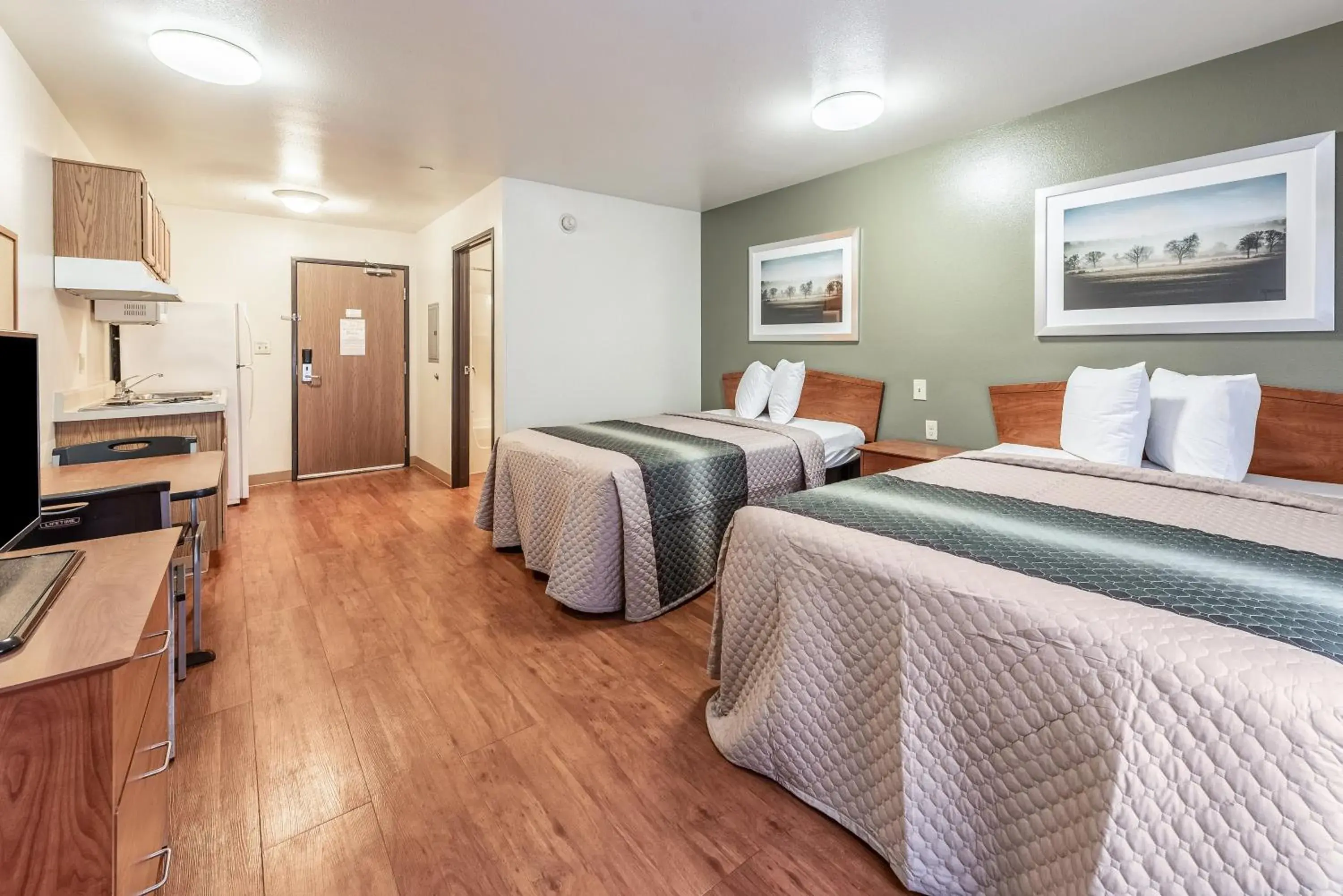 Studio Room with Two Double Beds Non-Smoking in HomeTowne Studios by Red Roof Columbus Studio Room with Two Double Beds Non-Smoking in HomeTowne Studios by Red Roof Columbus