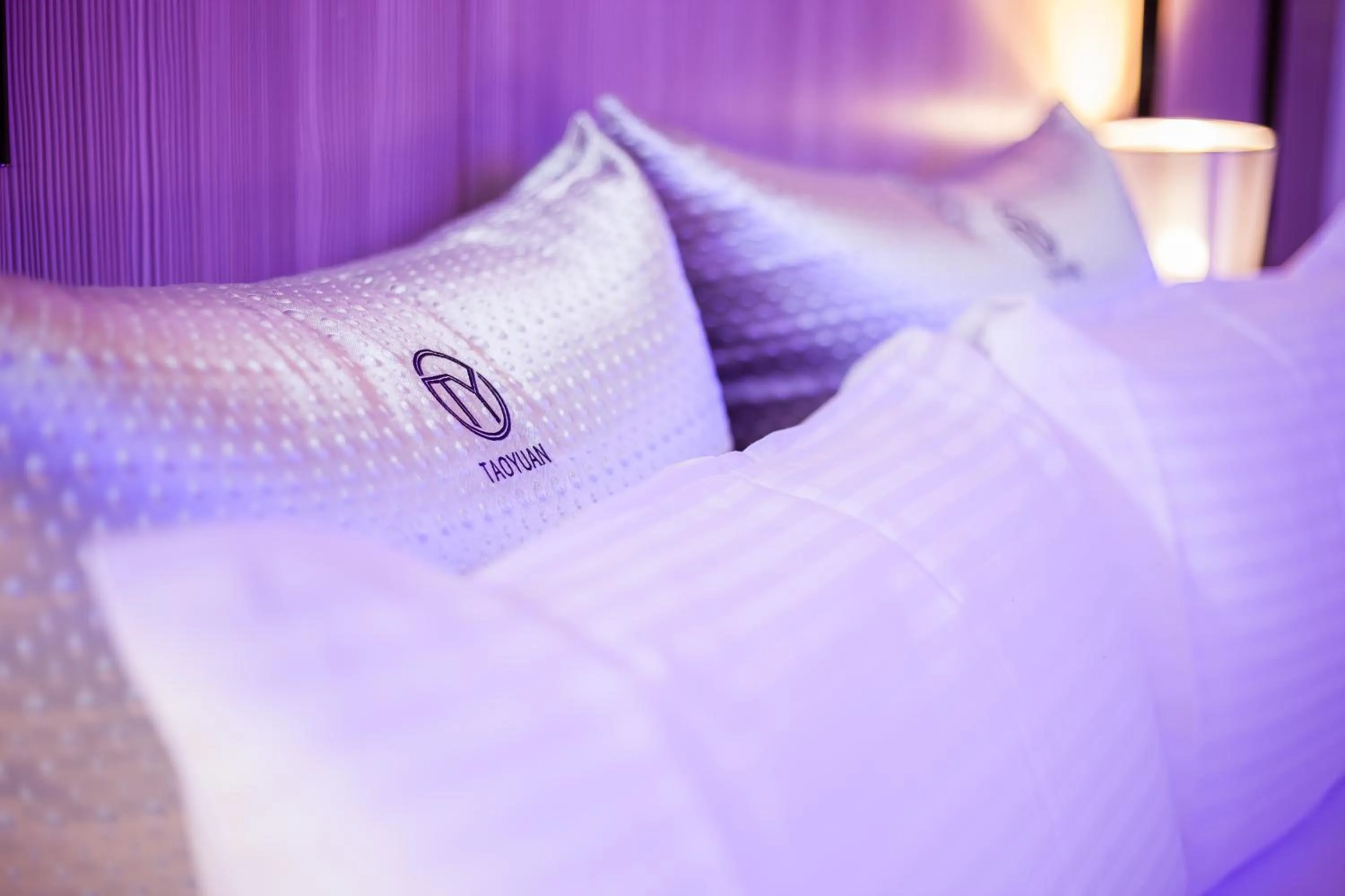 Time of day, Bed in TY Motel