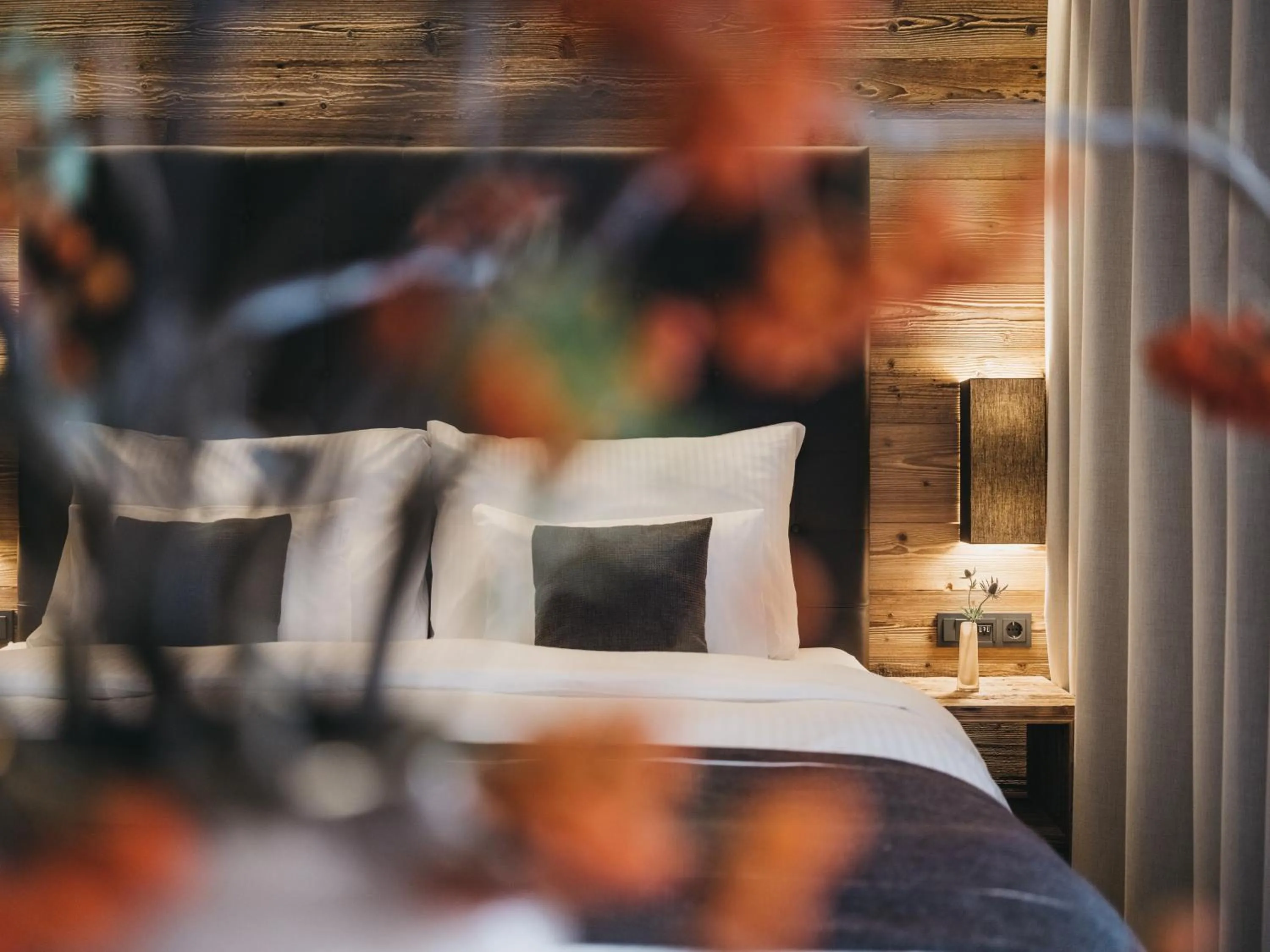 Photo of the whole room, Bed in VAYA Sölden inkl Ötztal Inside Summer Card