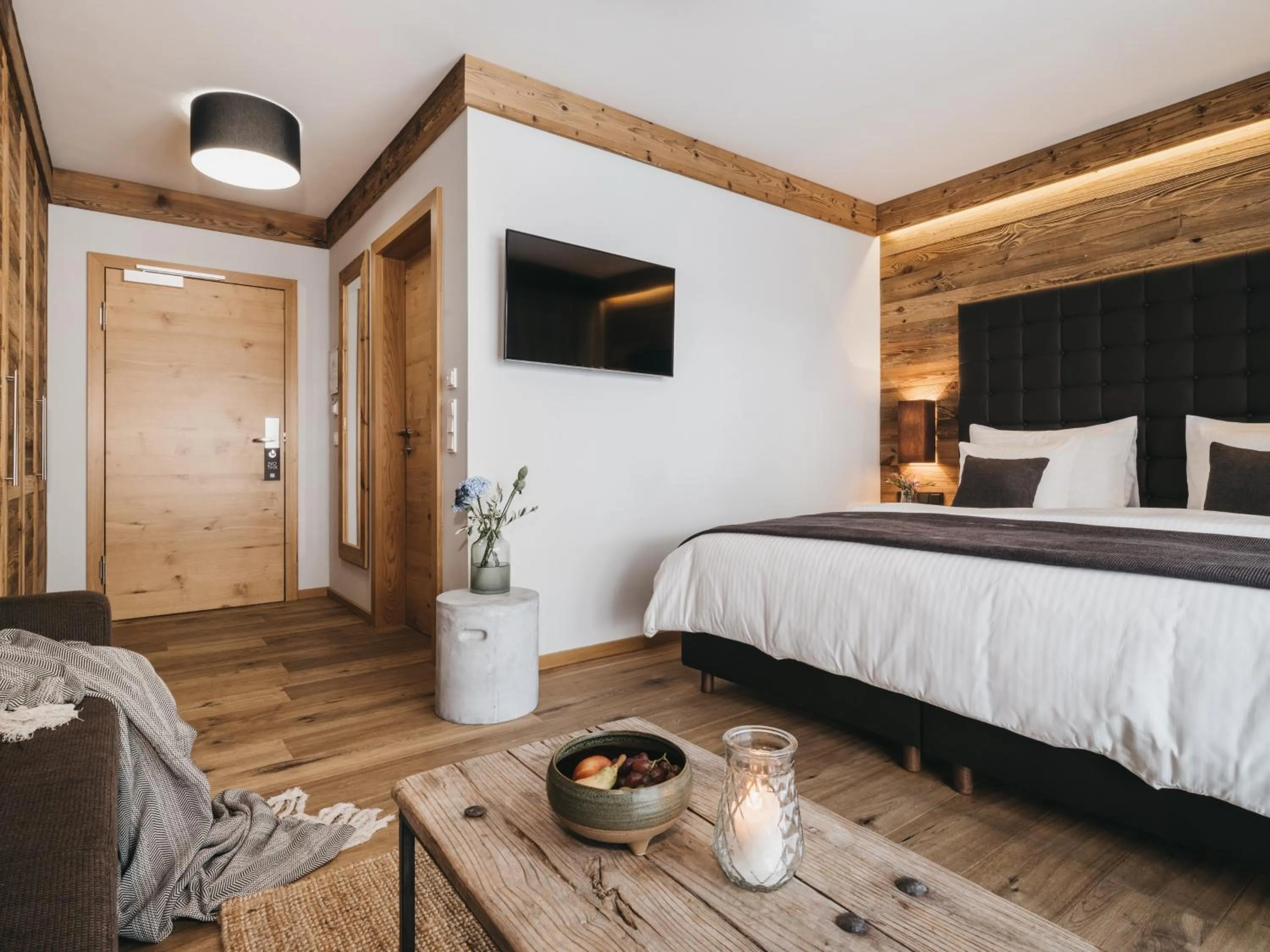 Photo of the whole room, Bed in VAYA Sölden inkl Ötztal Inside Summer Card