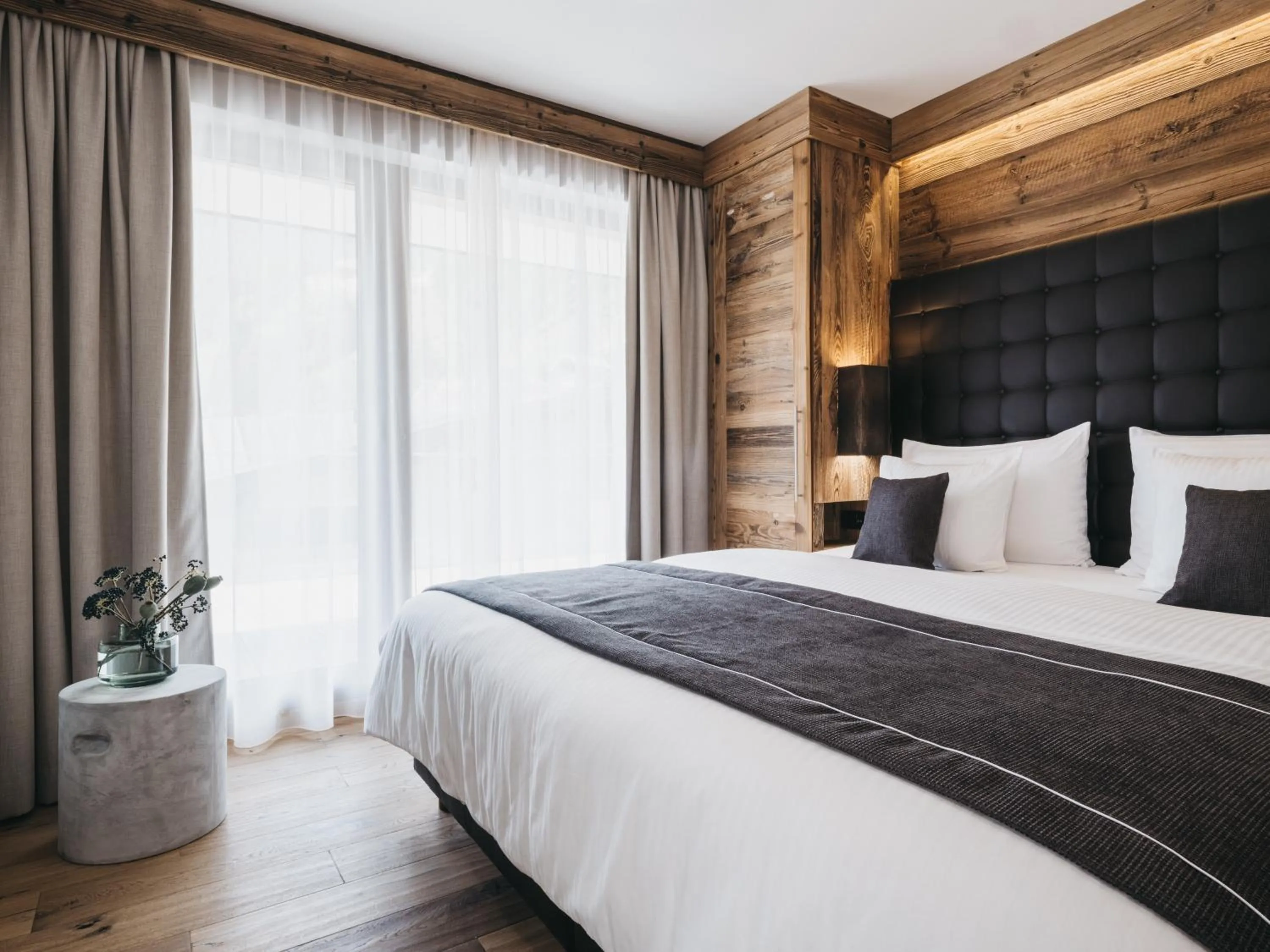 Photo of the whole room, Bed in VAYA Sölden inkl Ötztal Inside Summer Card