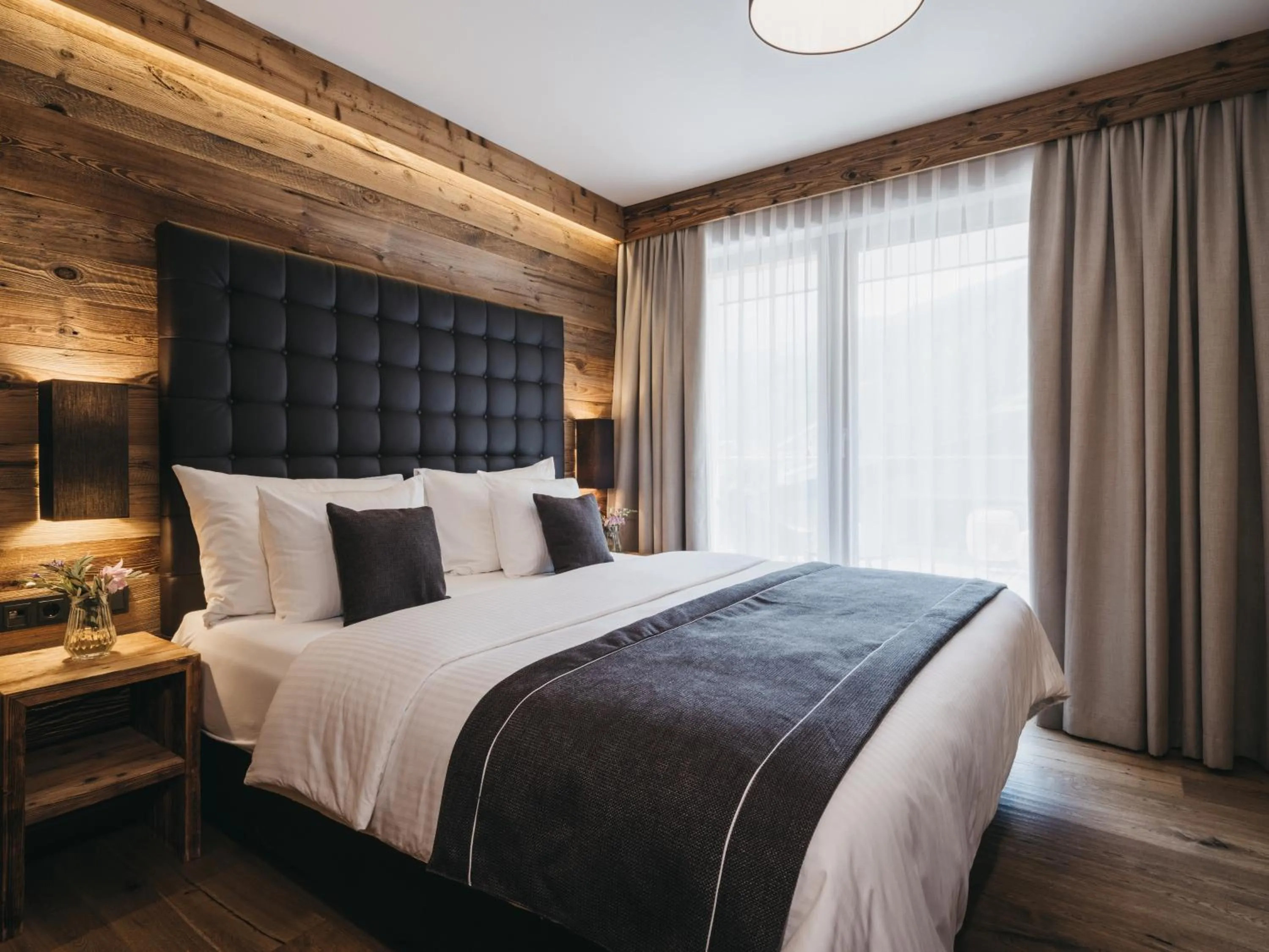 Photo of the whole room, Bed in VAYA Sölden inkl Ötztal Inside Summer Card