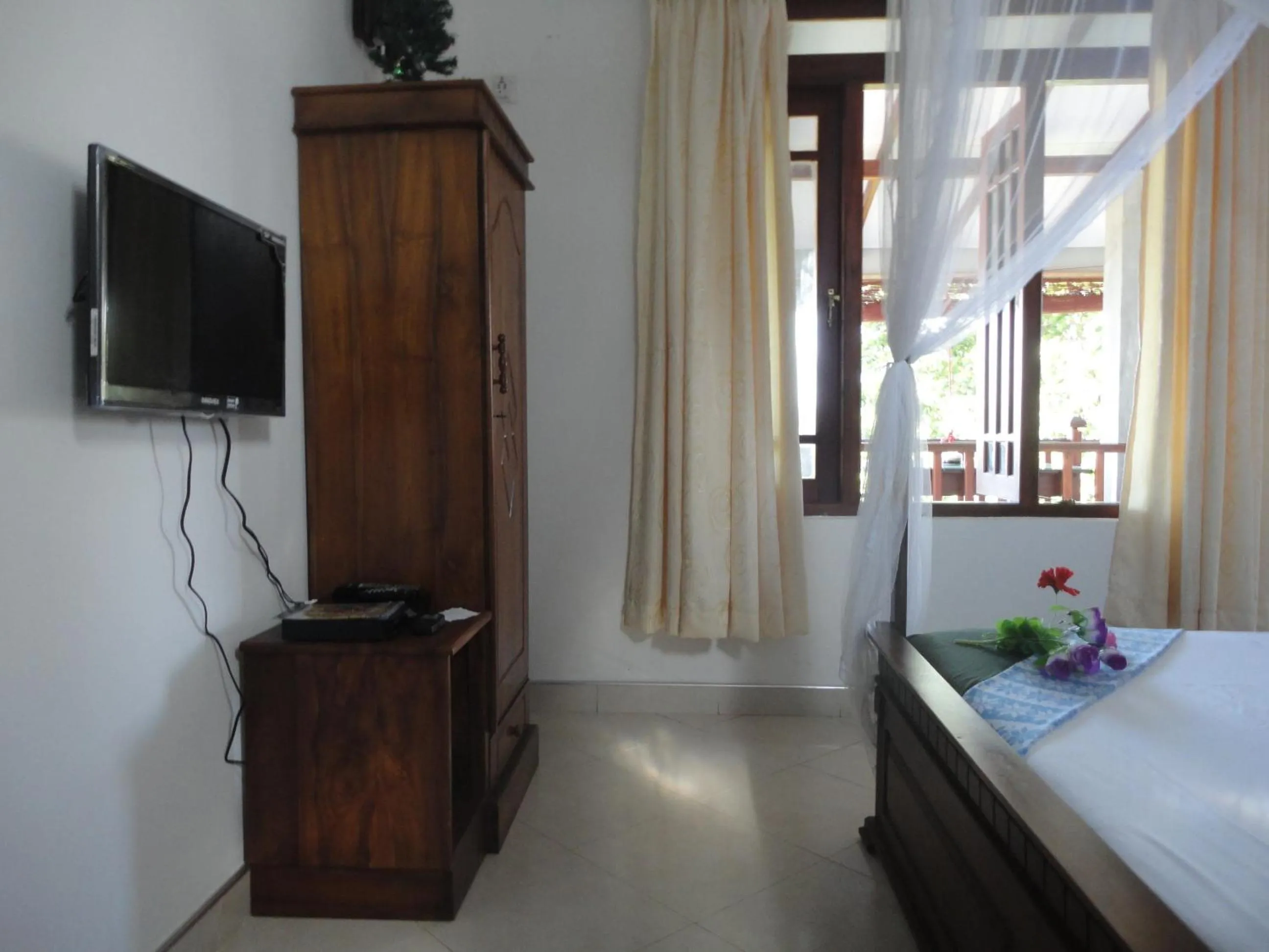 River view, TV/Entertainment Center in Sapara River Guest